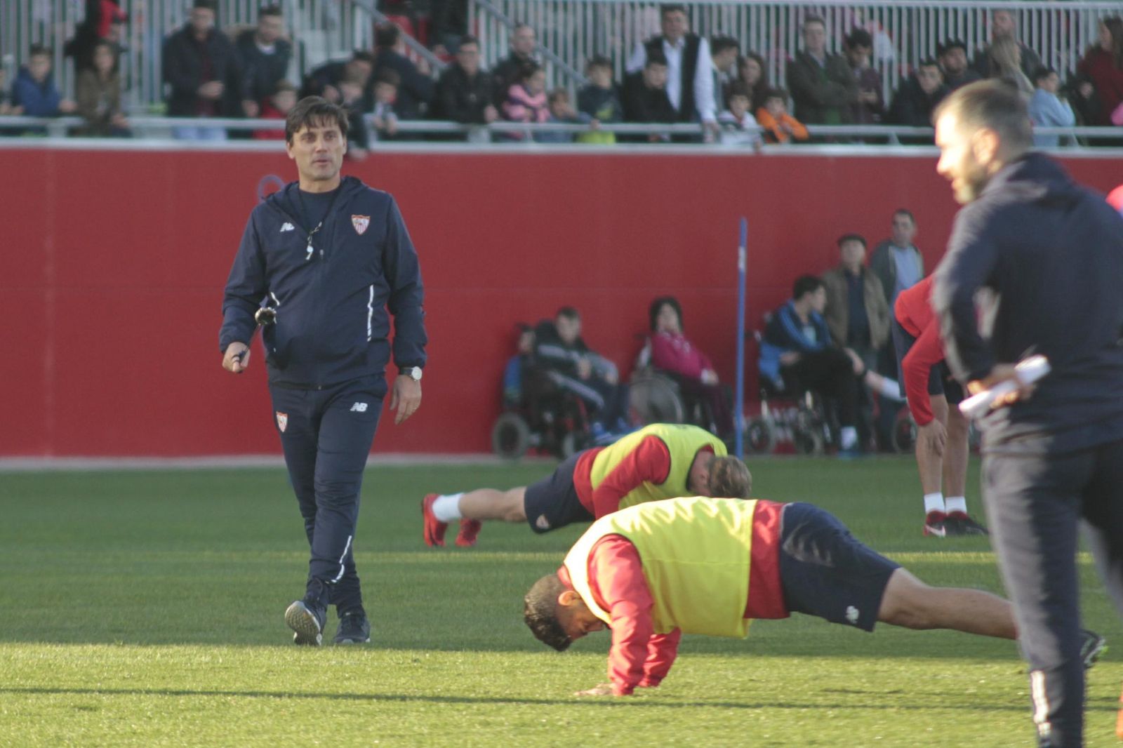 El entrenamiento del Sevilla a puerta abierta