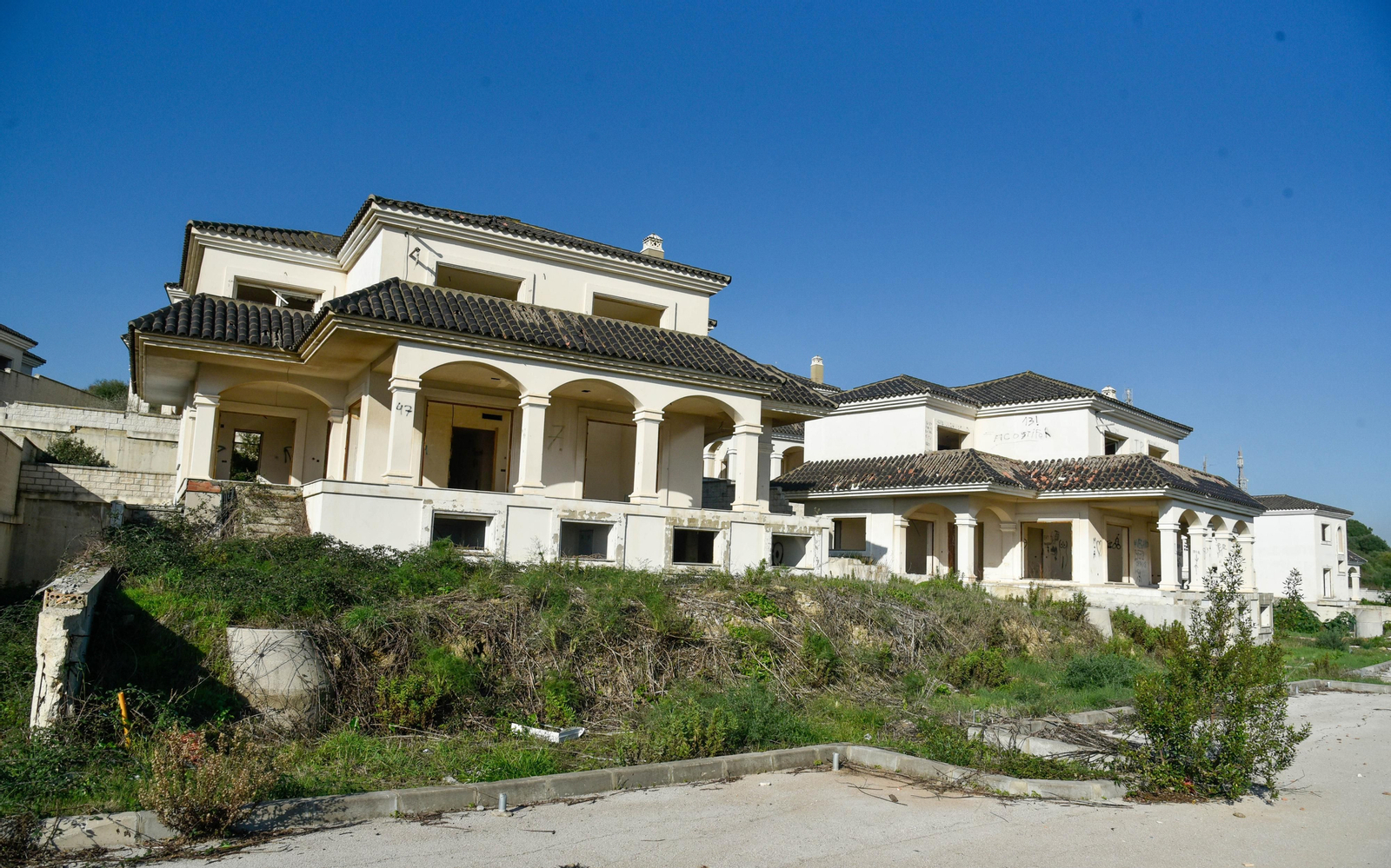 Fotos de la urbanización abandonada en Cortijo Grande, en Los Barrios