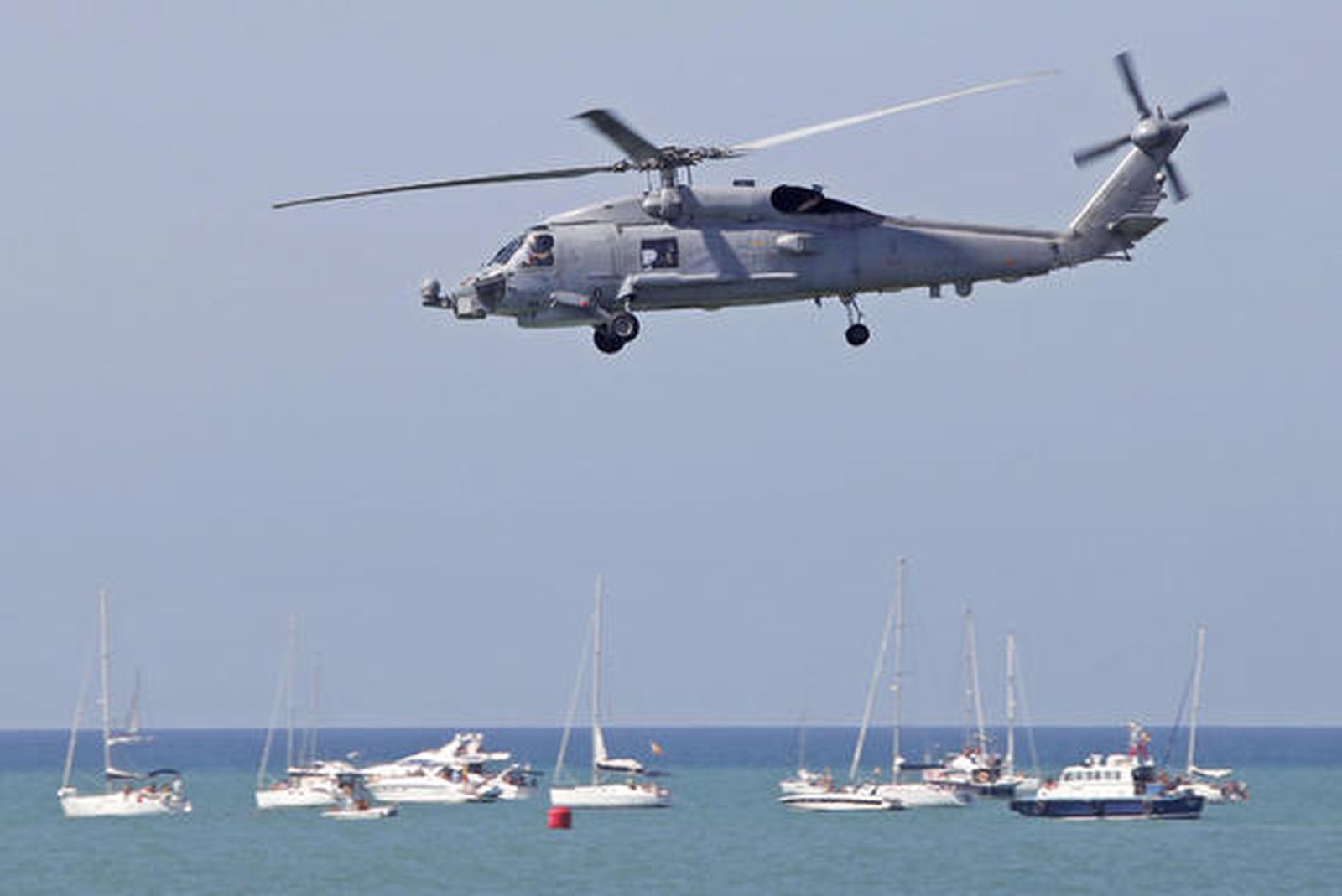 190.000 personas disfrutan del III Festival Aéreo en la playa de la Victoria. /Foto: Jesús Marín