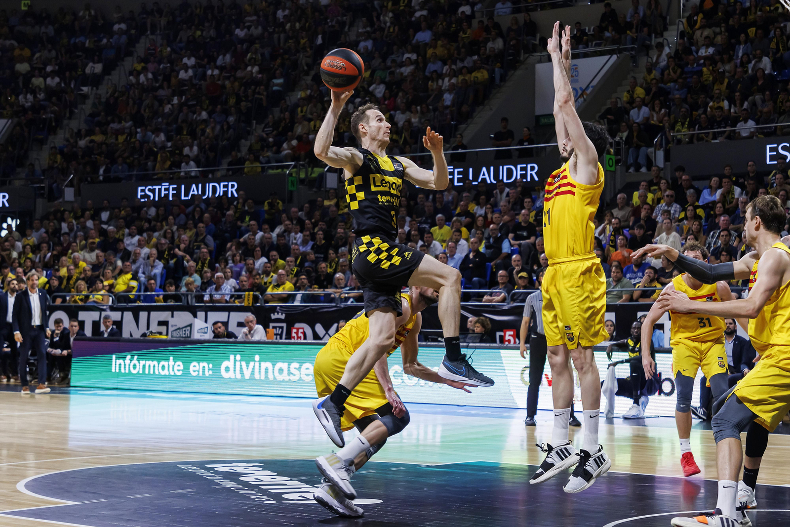 Marcelinho, frente al Barça