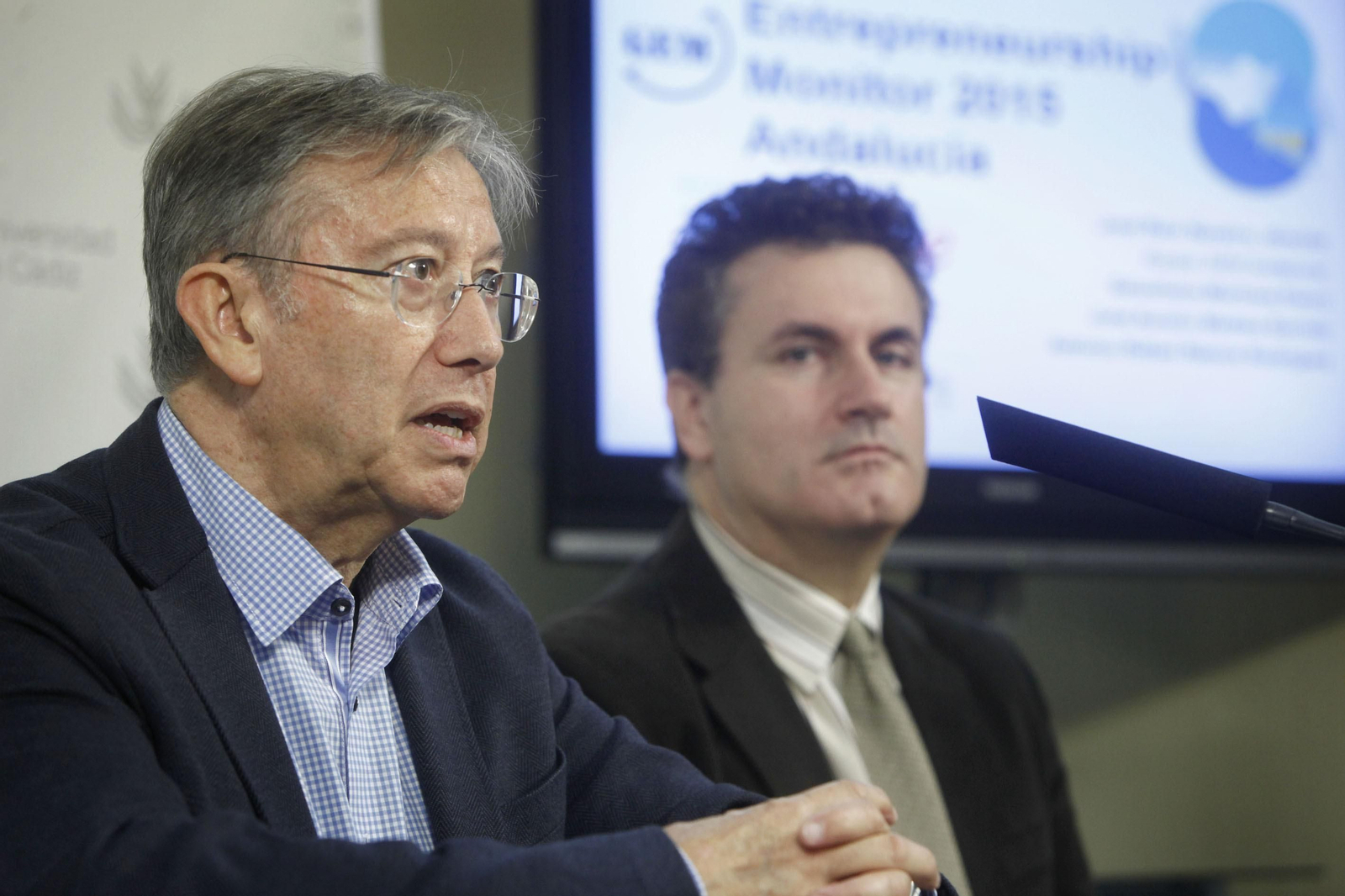 El catedrático de Organizacion de Empresas de la UCA, José Ruiz Navarro, es el director del Informe GEM Andalucía 2015 que se presentó ayer.