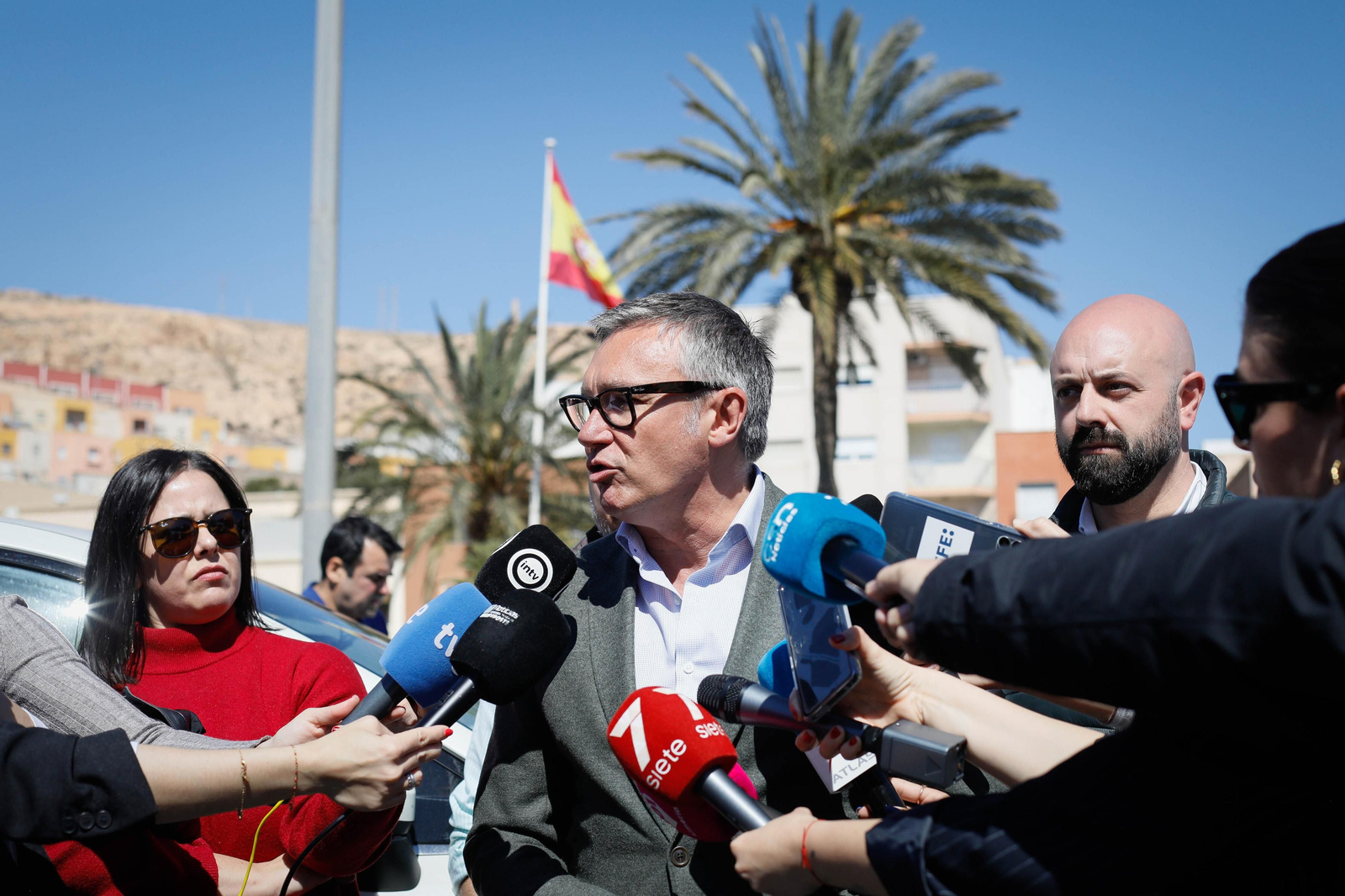Los agricultores colapsan el puerto de Almería