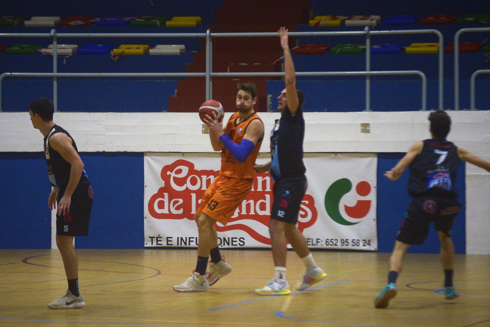 Fotos del partido entre Unión linense de baloncesto-Melilla