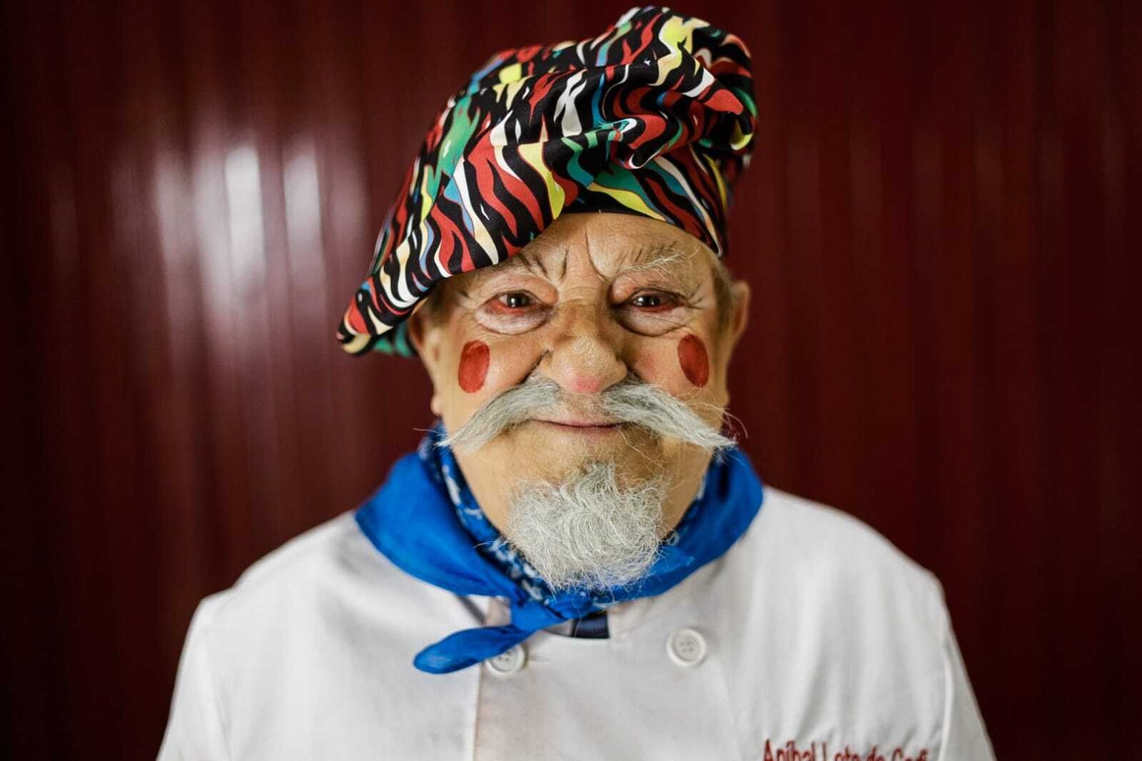 Juan Chaves en la trasera del Falla antes de la actuación.