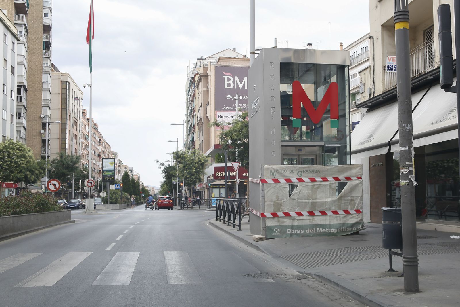 El ascensor que queda justo al lado de Recogidas, vallado.