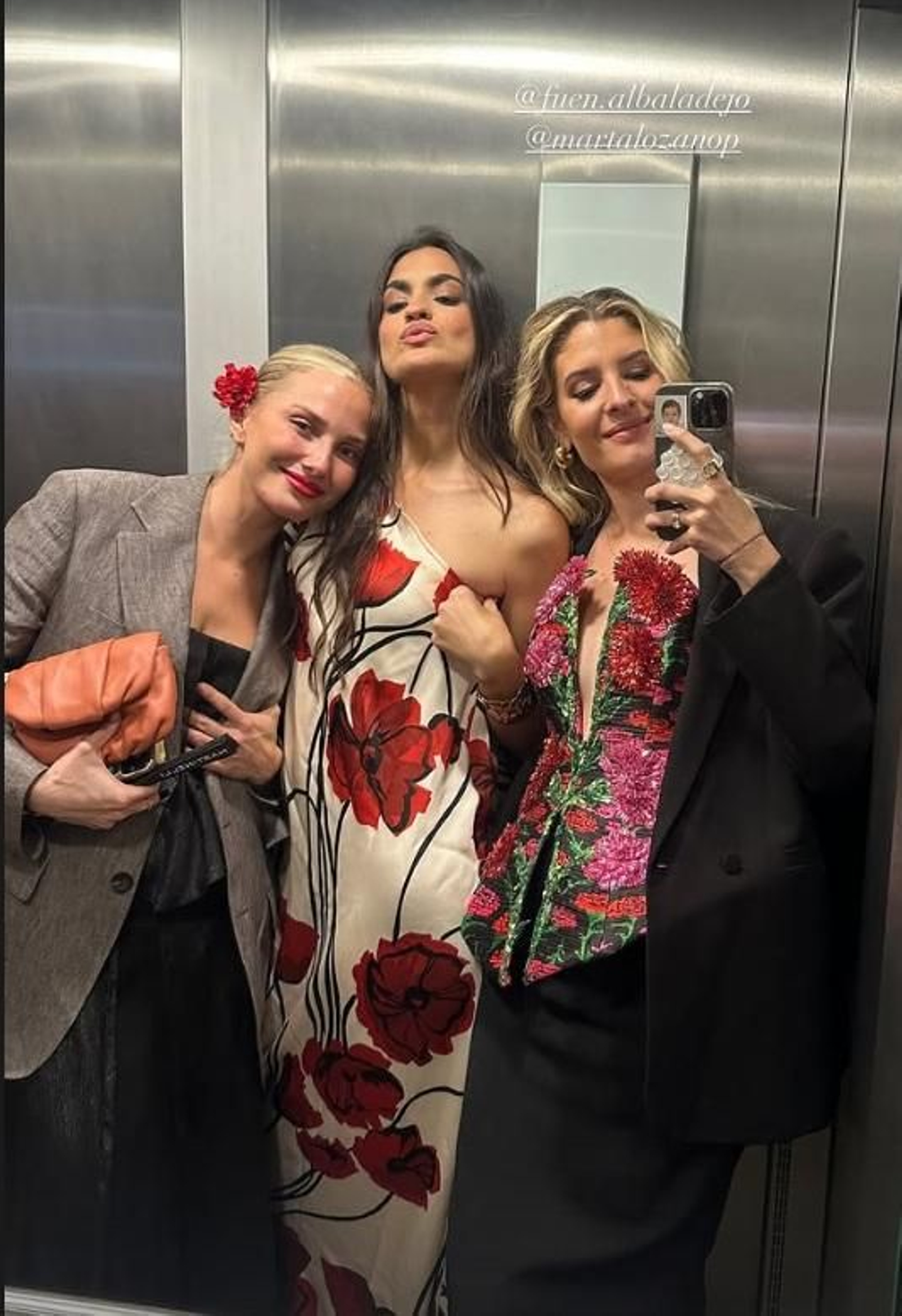 Teresa Andrés Gonzalvo, Marta Lozano y Fuen Albaladejo en la noche del pescaíto.