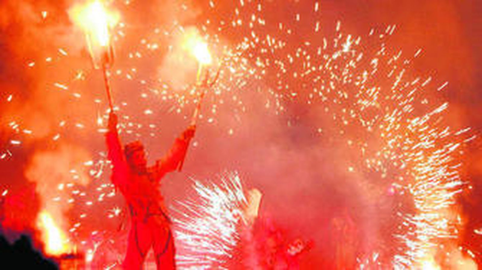 Imagen de una de las representaciones exteriores realizada por Els Comediants.