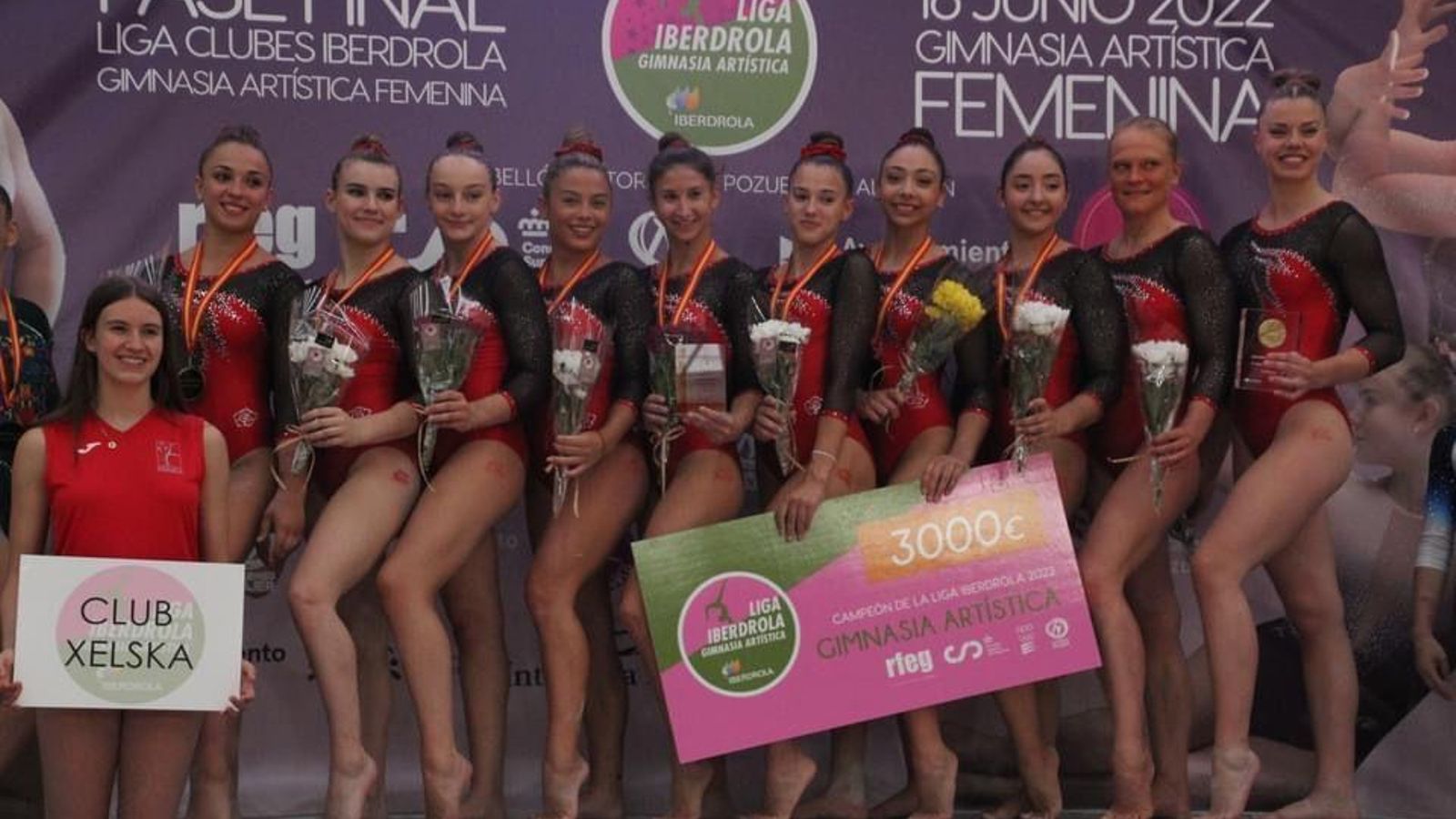 Ángela López, la cuarta gimnasta empezando por la izquierda