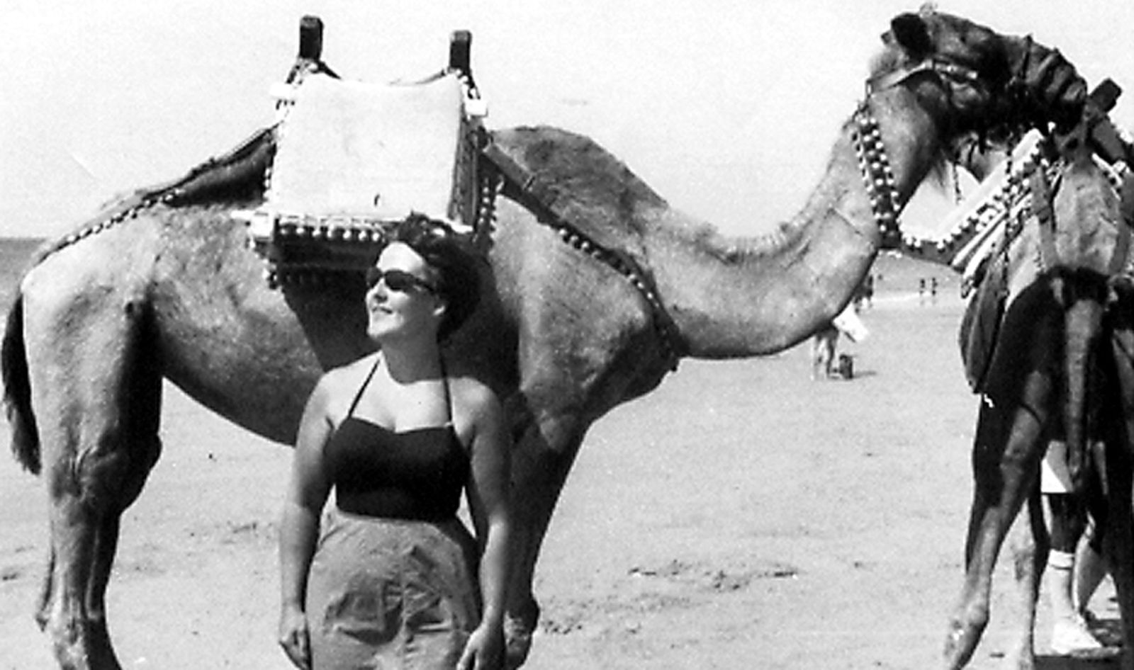 1967 hace 50 añosPaseos en camello por la playa de la Victoria