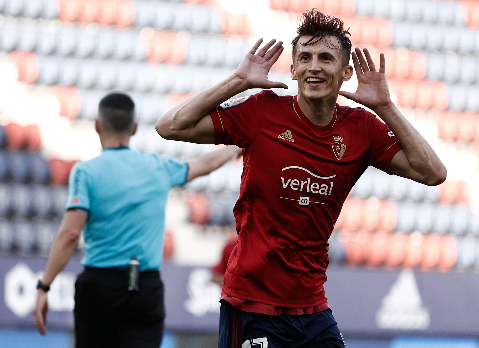 Budimir celebra uno de los goles que le marcó al Cádiz.