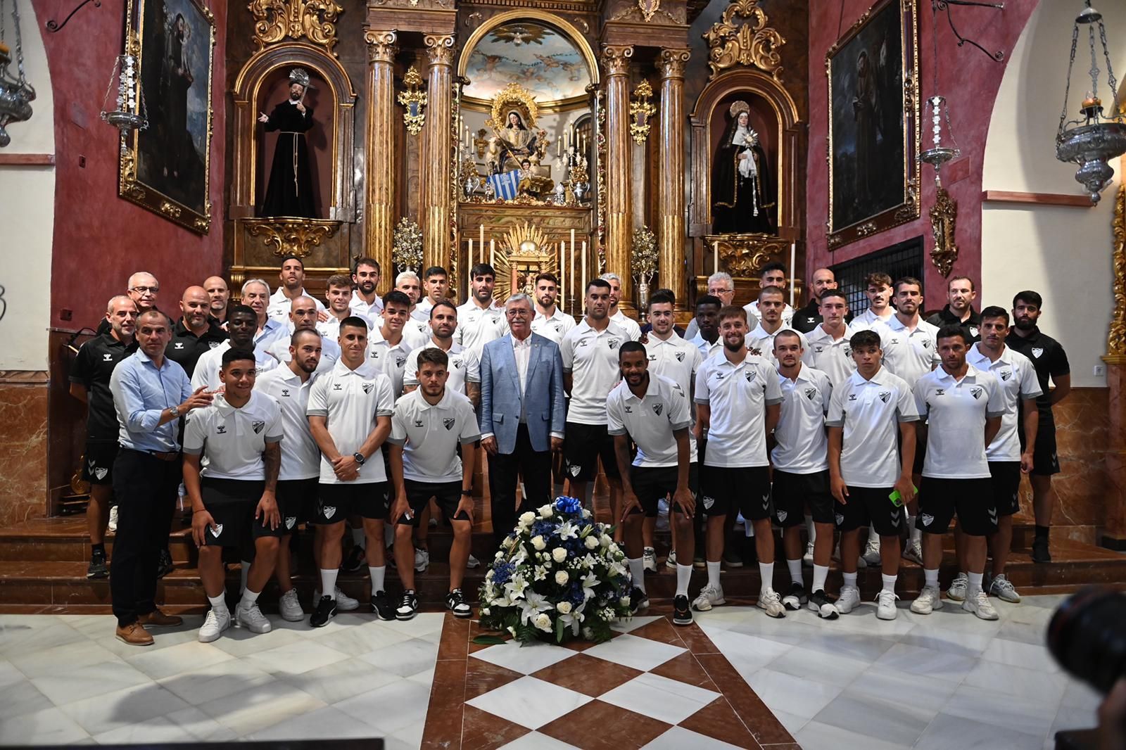 La ofrenda floral del Málaga CF a la Divina Pastora, en fotos