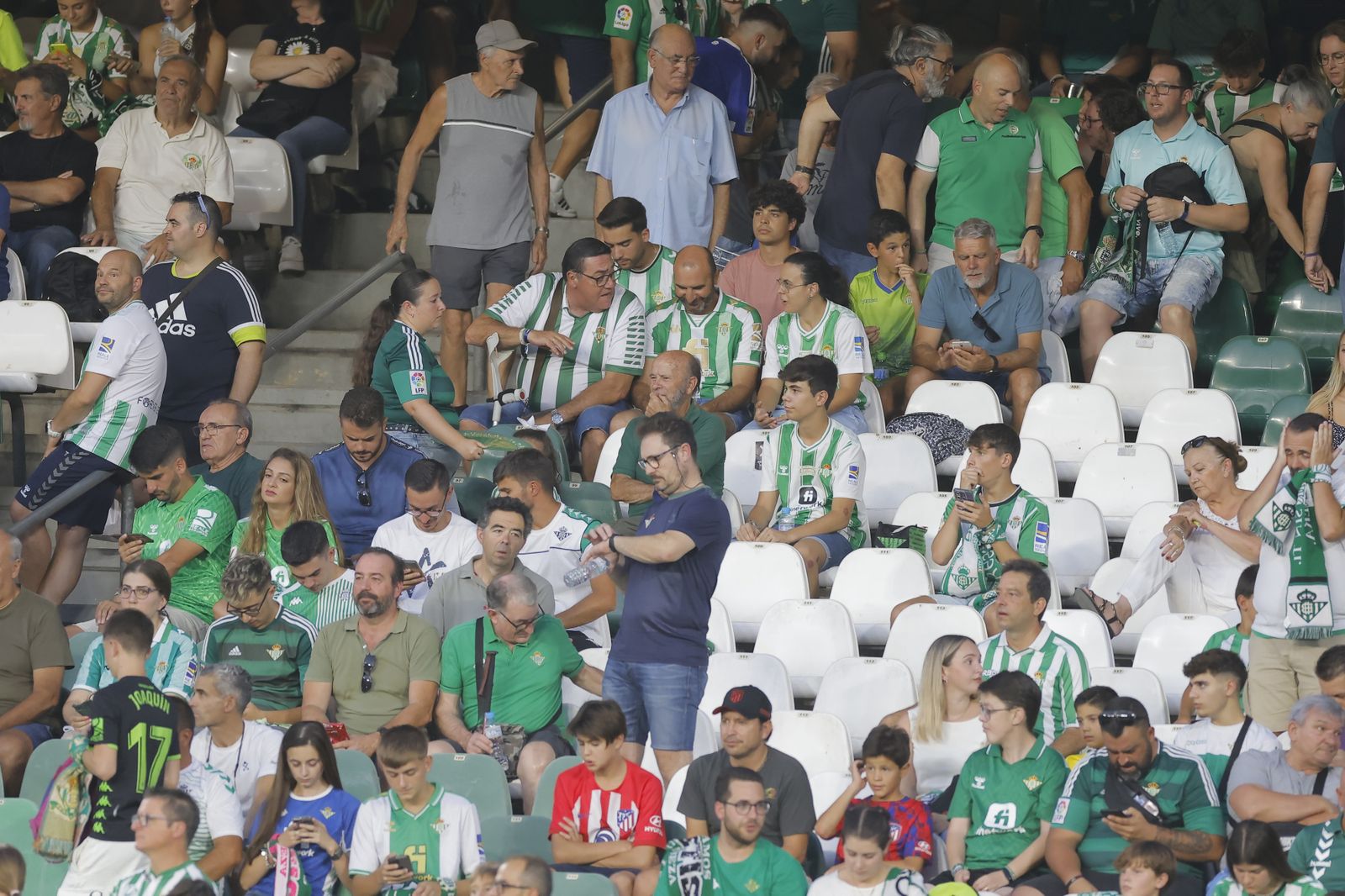 Búscate en las fotos del Betis-Atlético de Madrid
