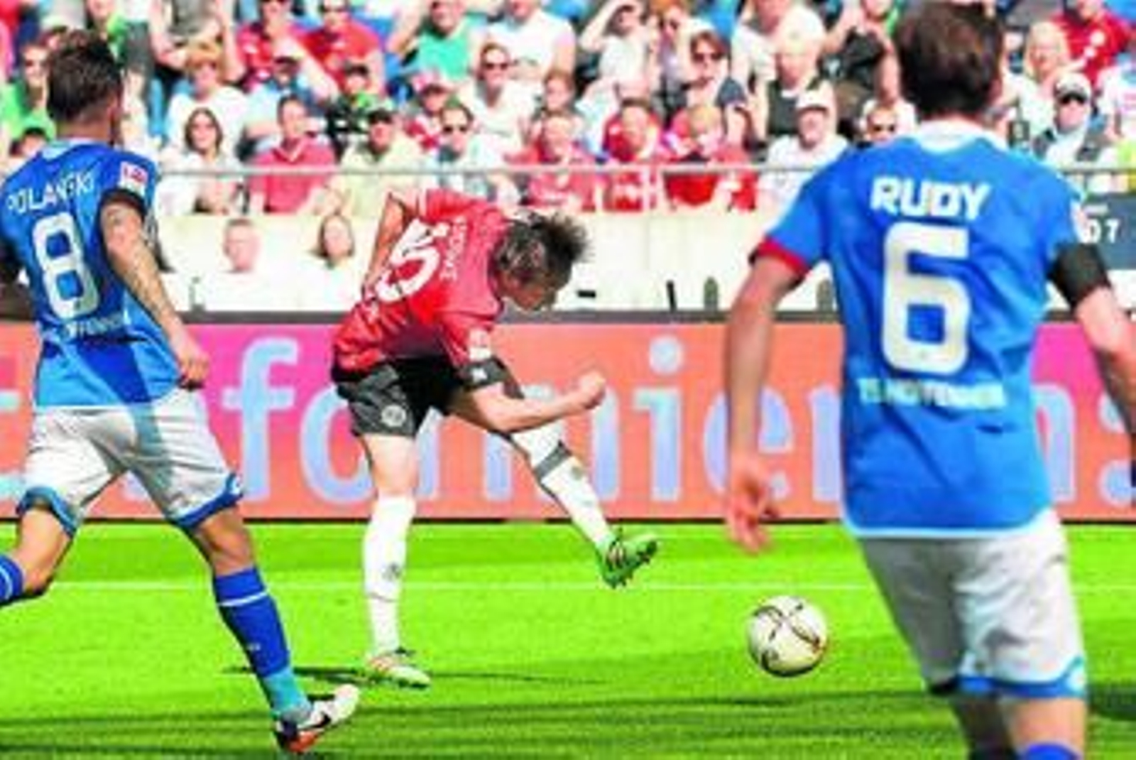 Hiroshi Kiyotake, en un partido con el Hannover.