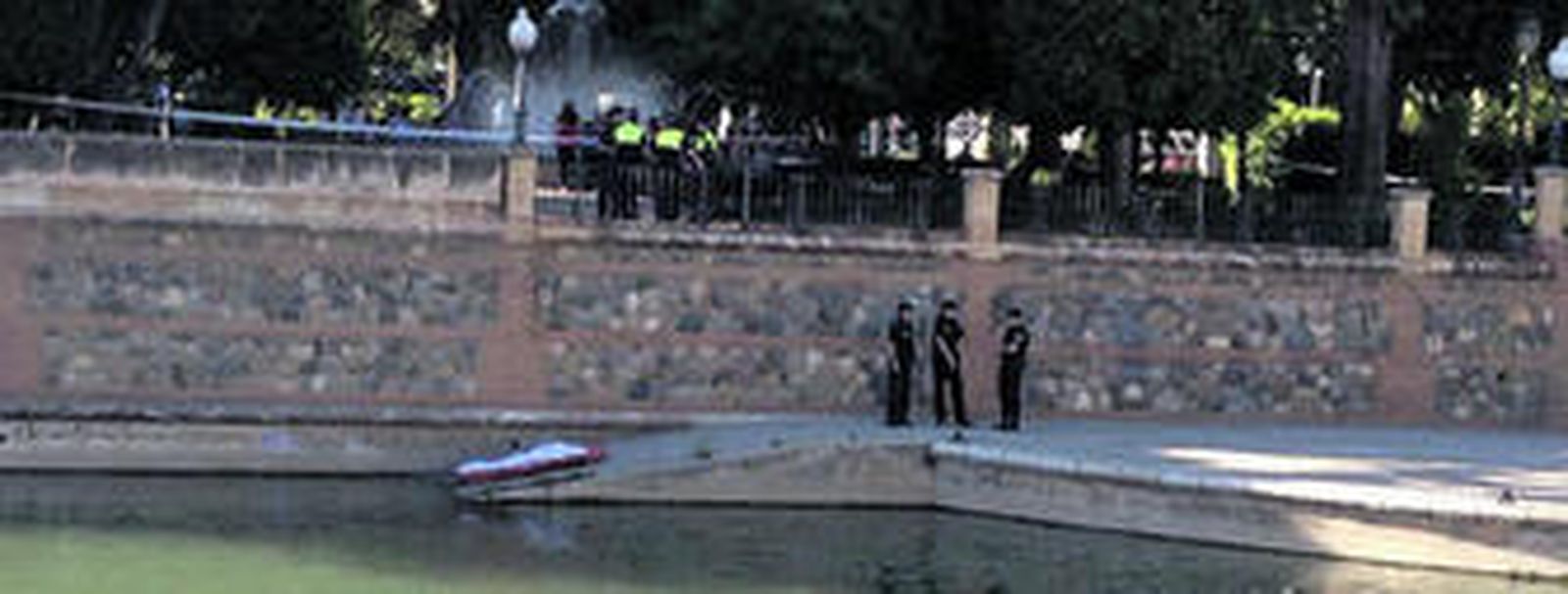 Un matrimonio que observaba el río dio el aviso al 112 alrededor de las 18:30 horas.