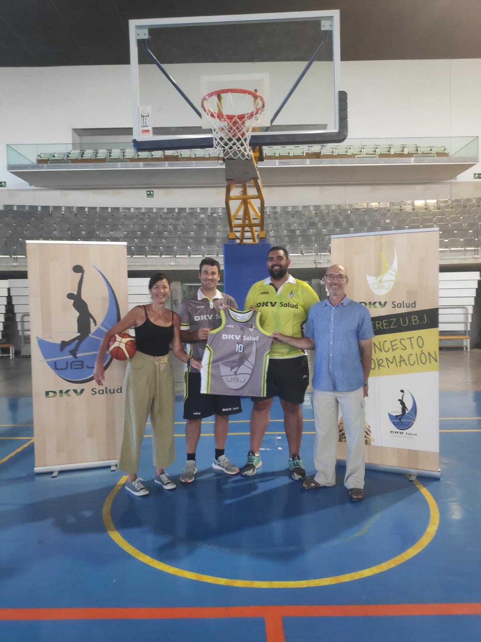 Karen Reyes, presidenta; Marco Gordillo, director deportivo; José Galán, entrenador del equipo; y Juan Pedro Márquez, vicepresidente.