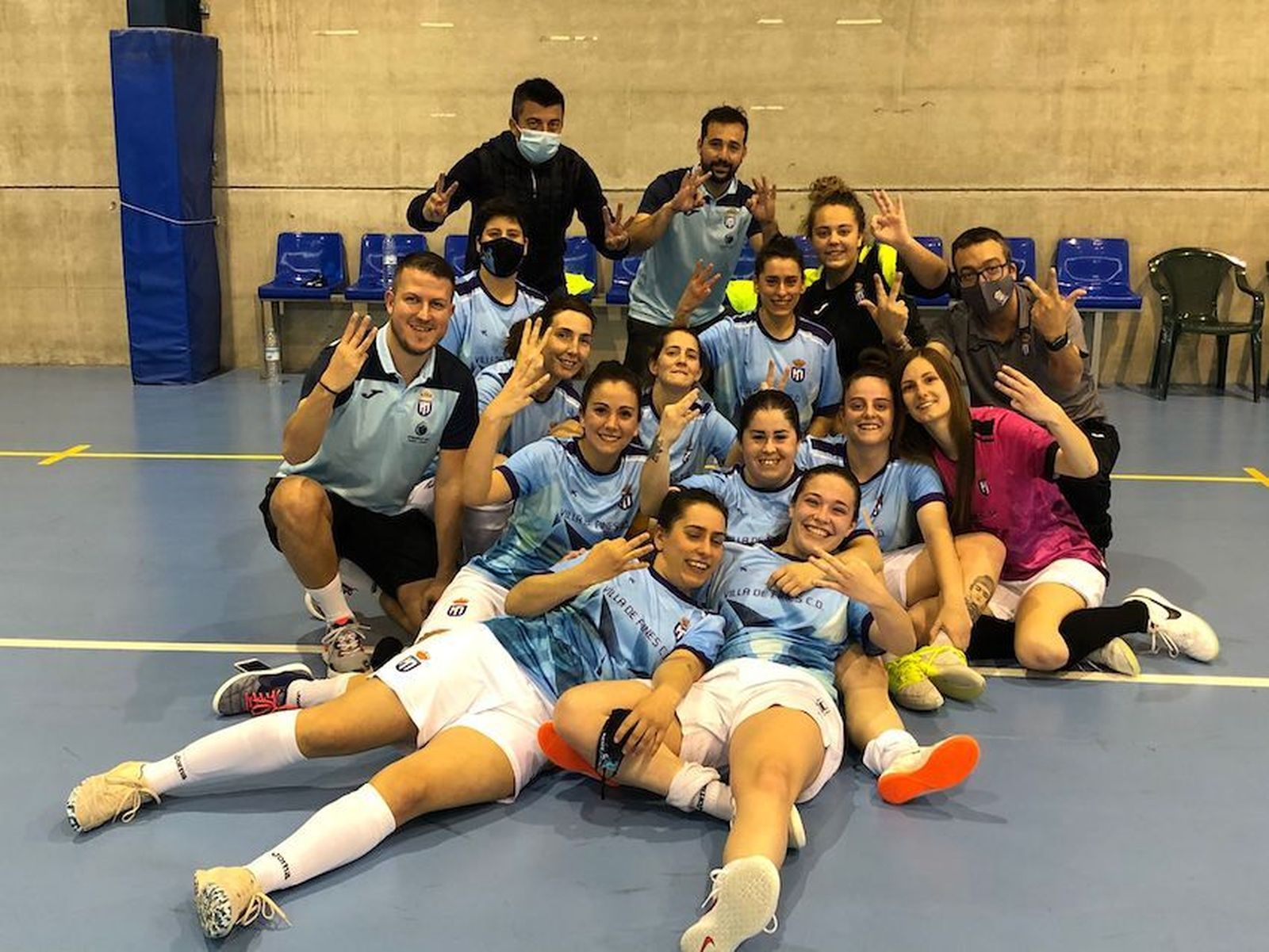 Las chicas del Fines festejaron el triunfo por todo lo alto