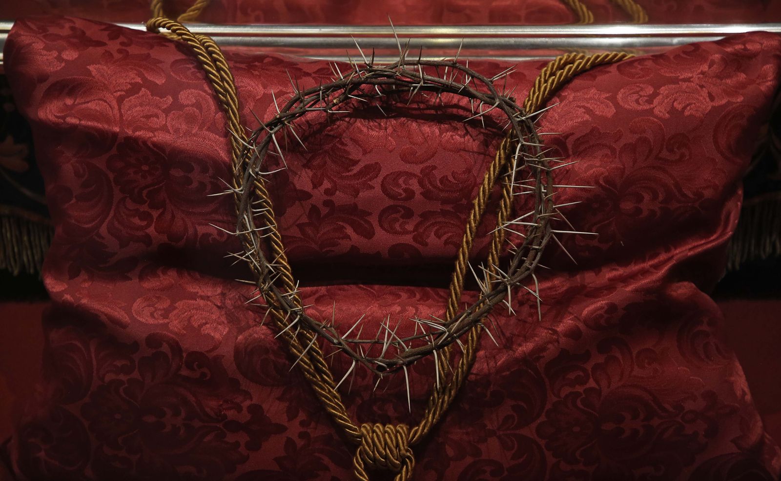 Fotos de la exposición de Enseres Cofrades en el Corte Inglés de Algeciras