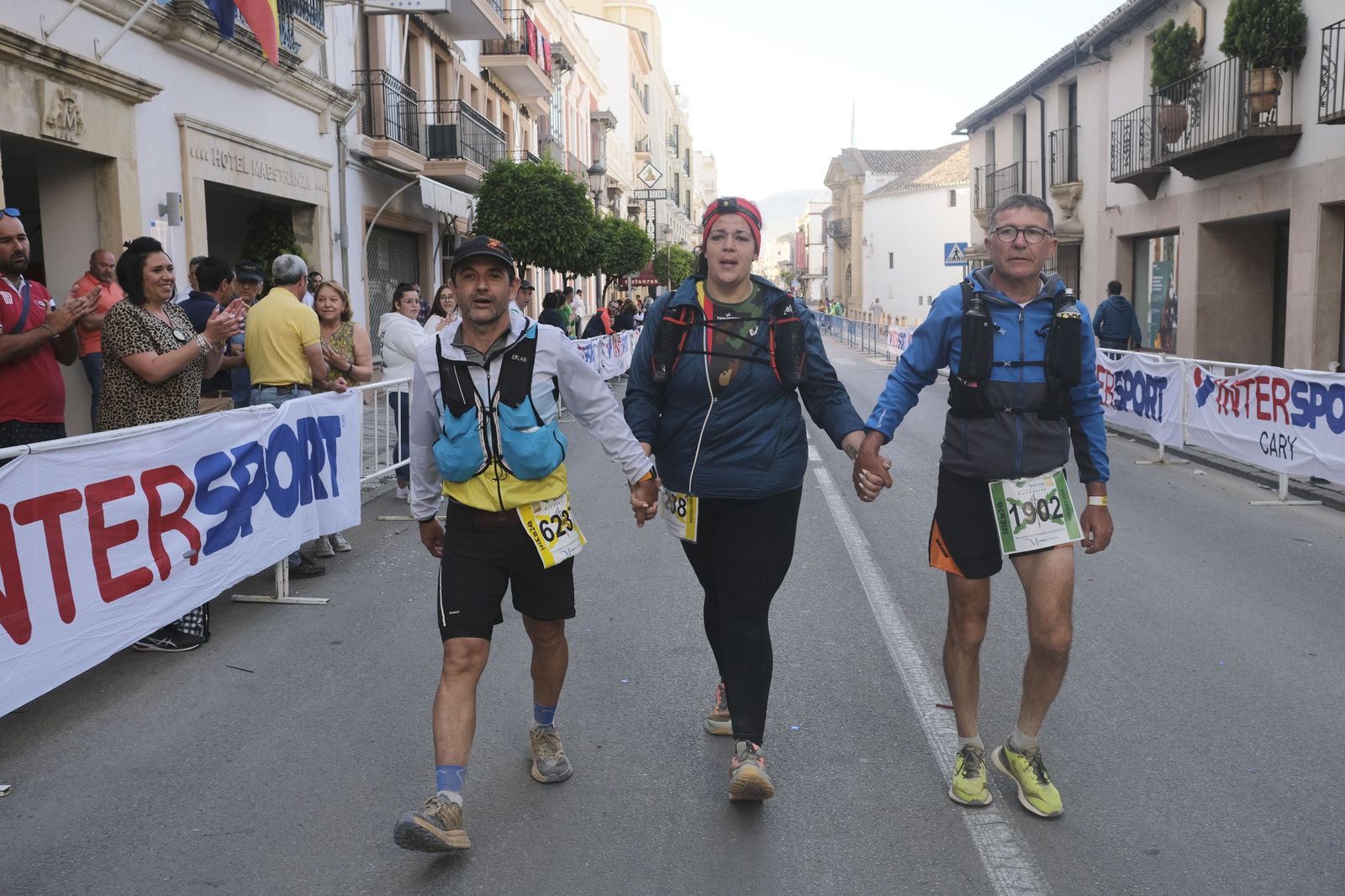 Cierre de la meta de los 101 kilómetros de la Legión, en fotos.