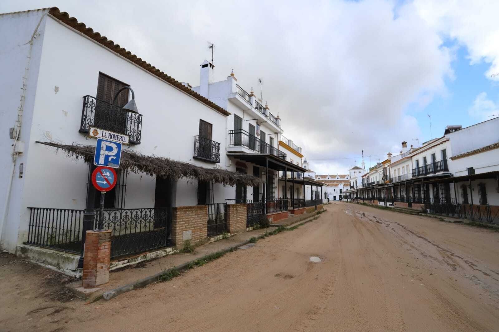 Imágenes del Rocío desierto.