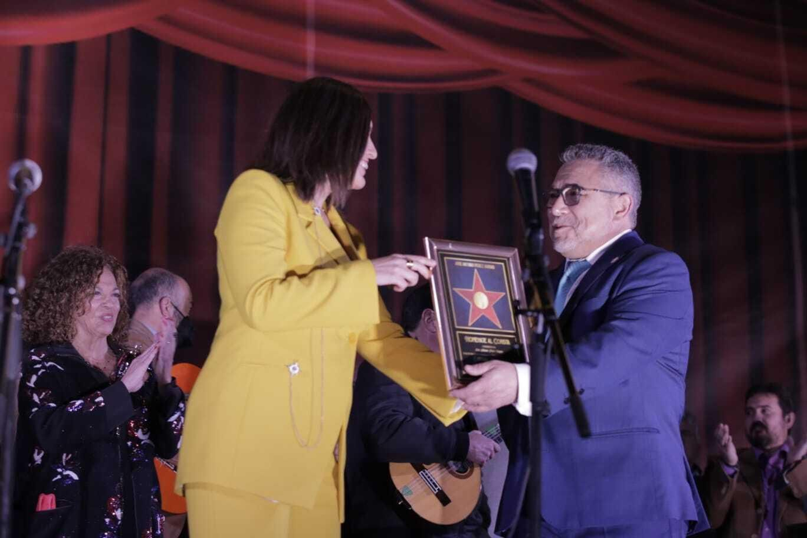 Gala de bienvenida del Carnaval en San Fernando con Manu Sánchez y Sandra Golpe