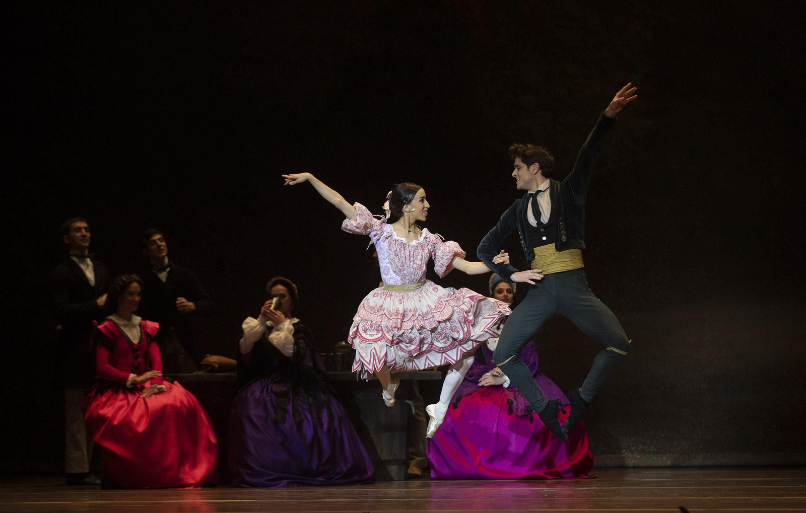 Las imágenes de 'Giselle' en el Teatro de la Maestranza
