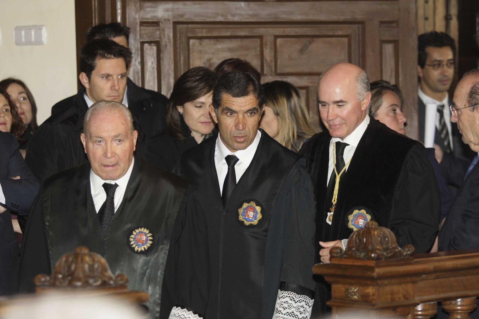 El magistrado fallecido, a la izquierda de su hijo, Lorenzo del Río, durante la toma de posesión de éste como presidente del TSJA.