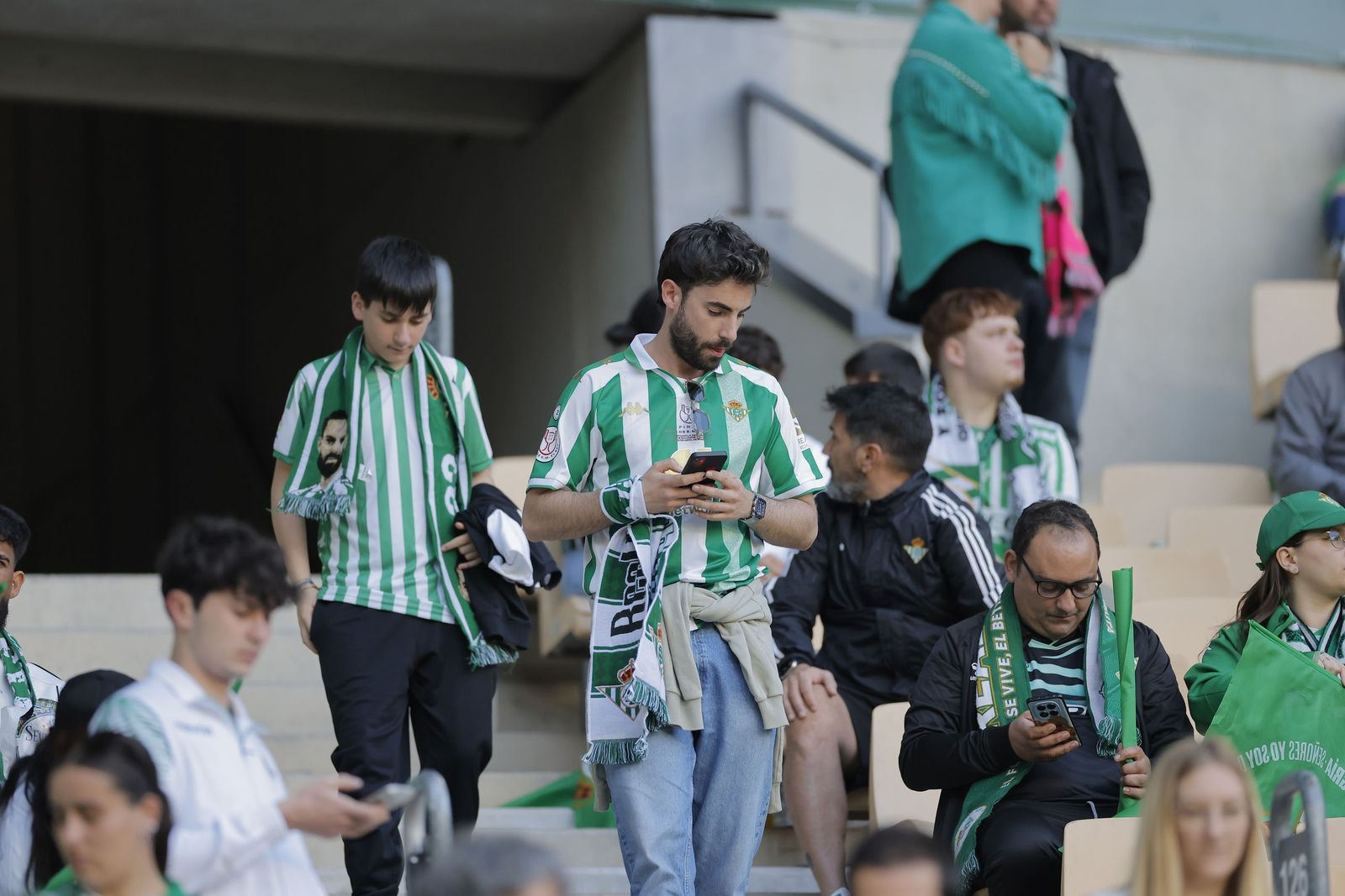 Búscate en las fotos del Betis - Sevilla