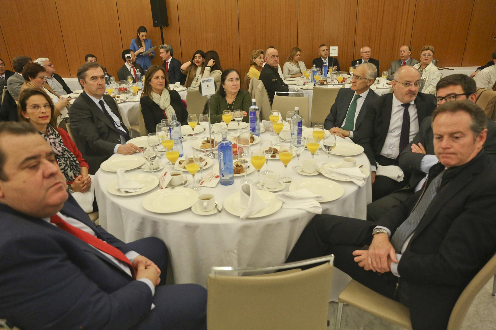 Las imágenes del desayuno-coloquio con Rafael Domínguez de Gor