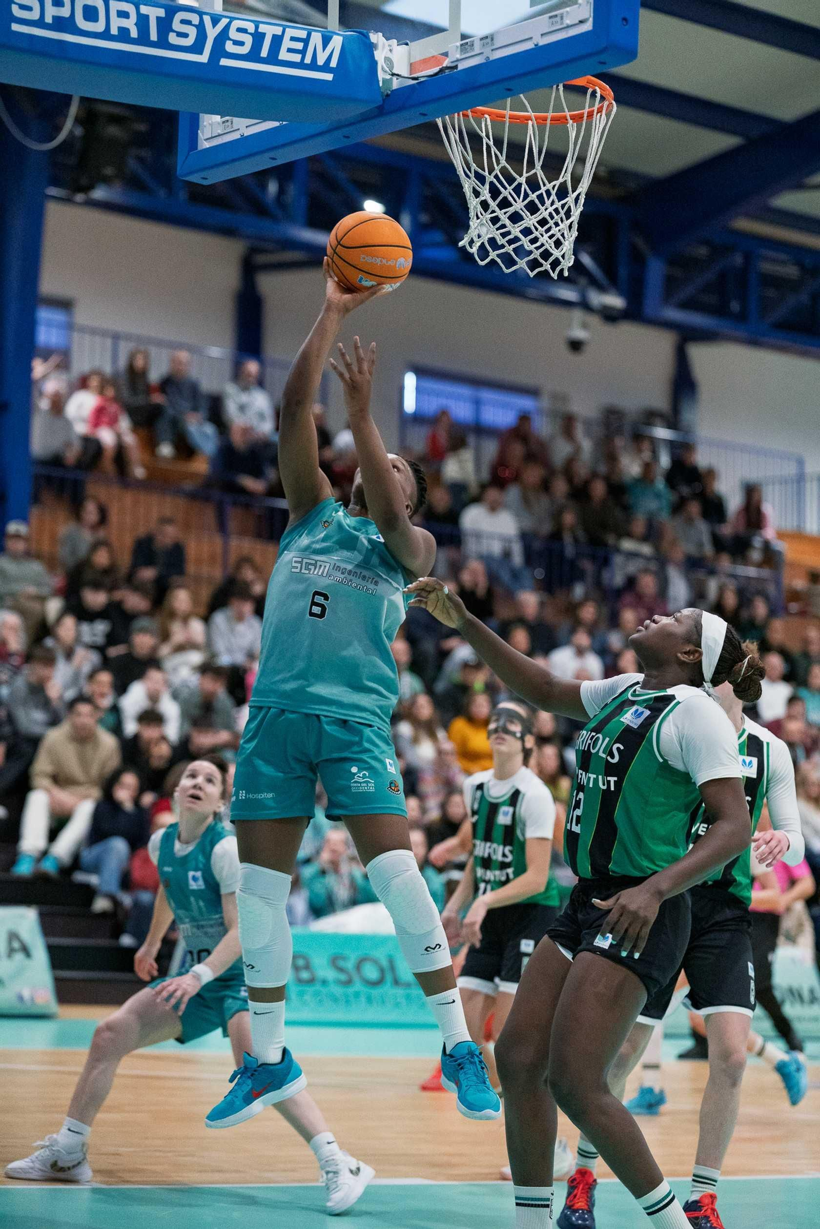Gran remontada del CAB Estepona ante el Joventut (66-62)
