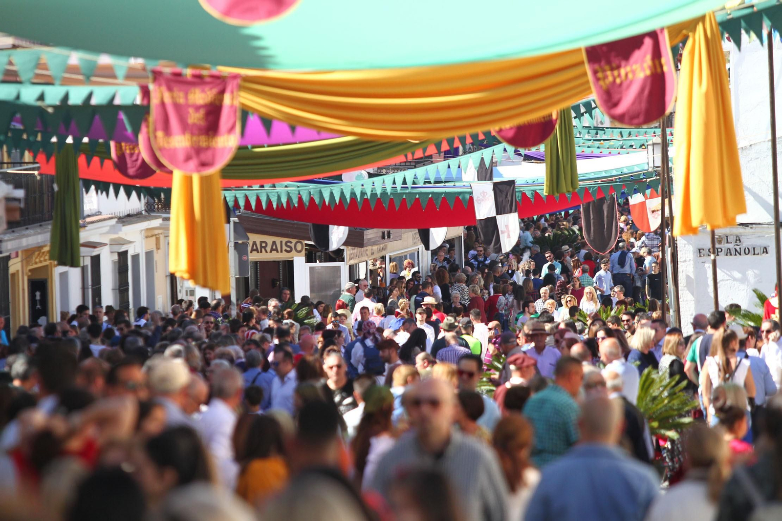 Imágenes del desfile de la XIX Feria Medieval del Descubrimiento, en Palos de la Frontera