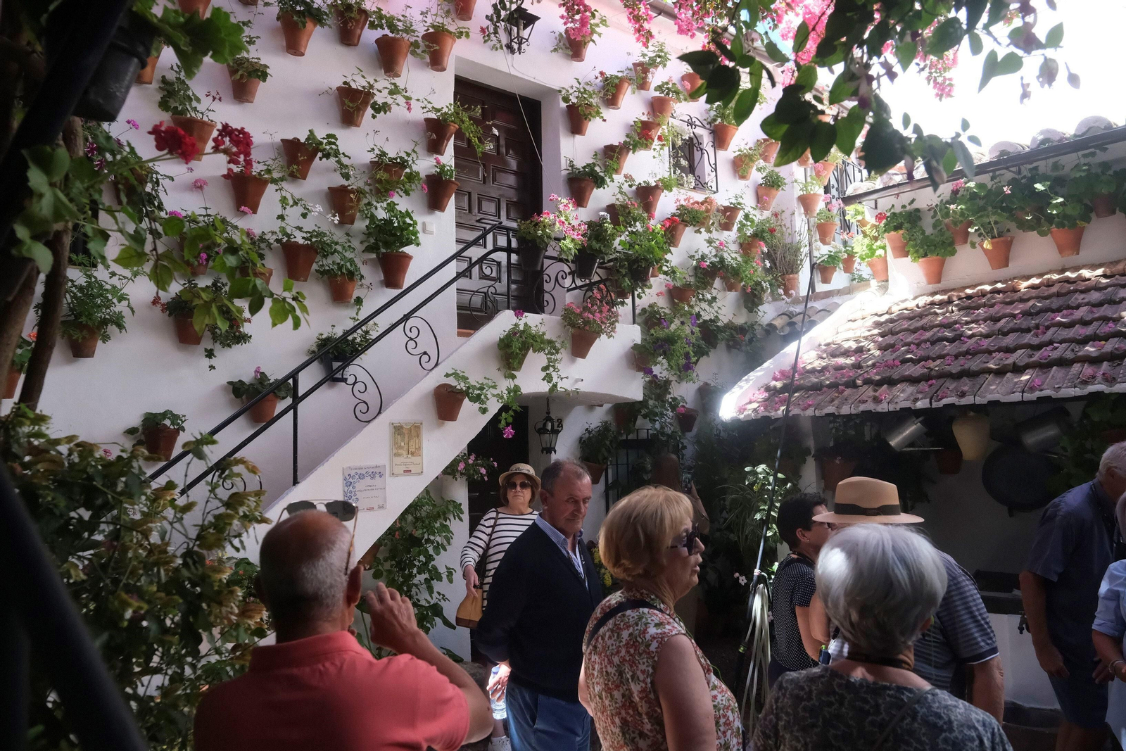 Los Patios de Córdoba se llenan de turistas en su primer fin de semana, en imágenes