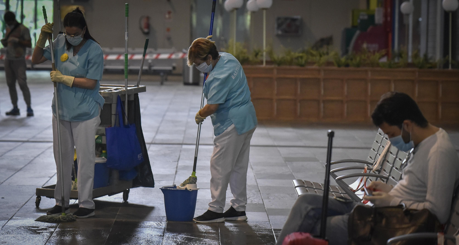 La resistencia en las calles de Sevilla por el estado de alarma: de Santa Justa a Plaza de Armas