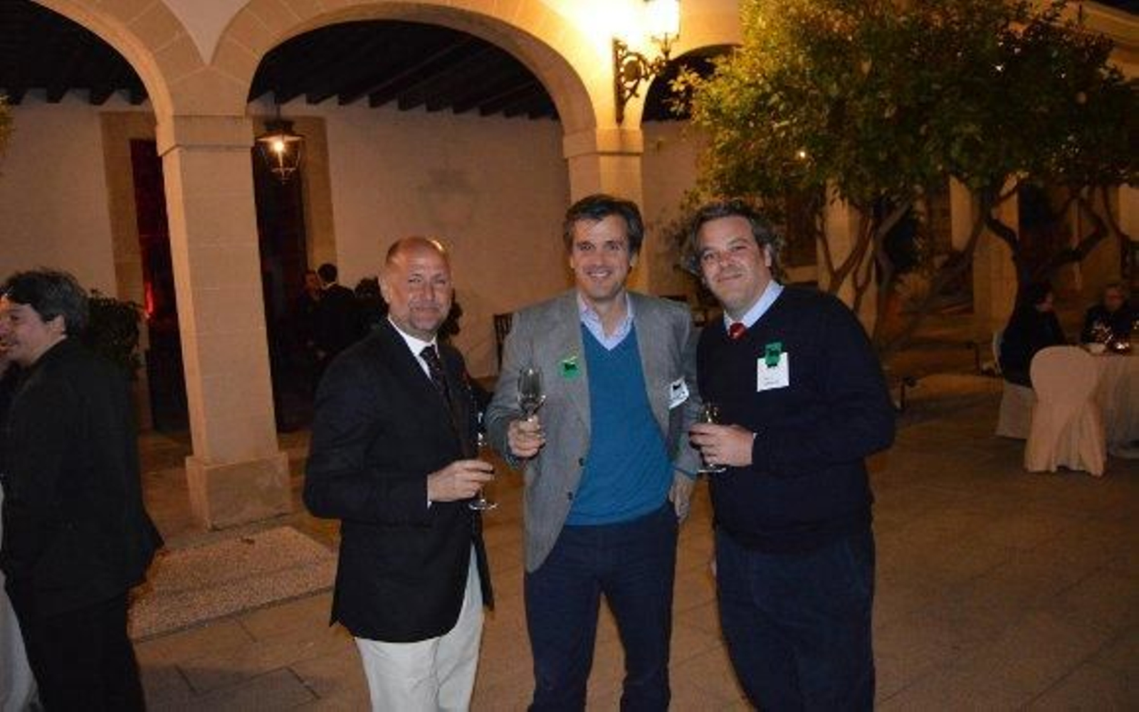 El arquitecto Xavi Pérez de Eulate con Alberto García de Lujan y Paul Dauthieu.

Foto: Ignacio Casas de Ciria