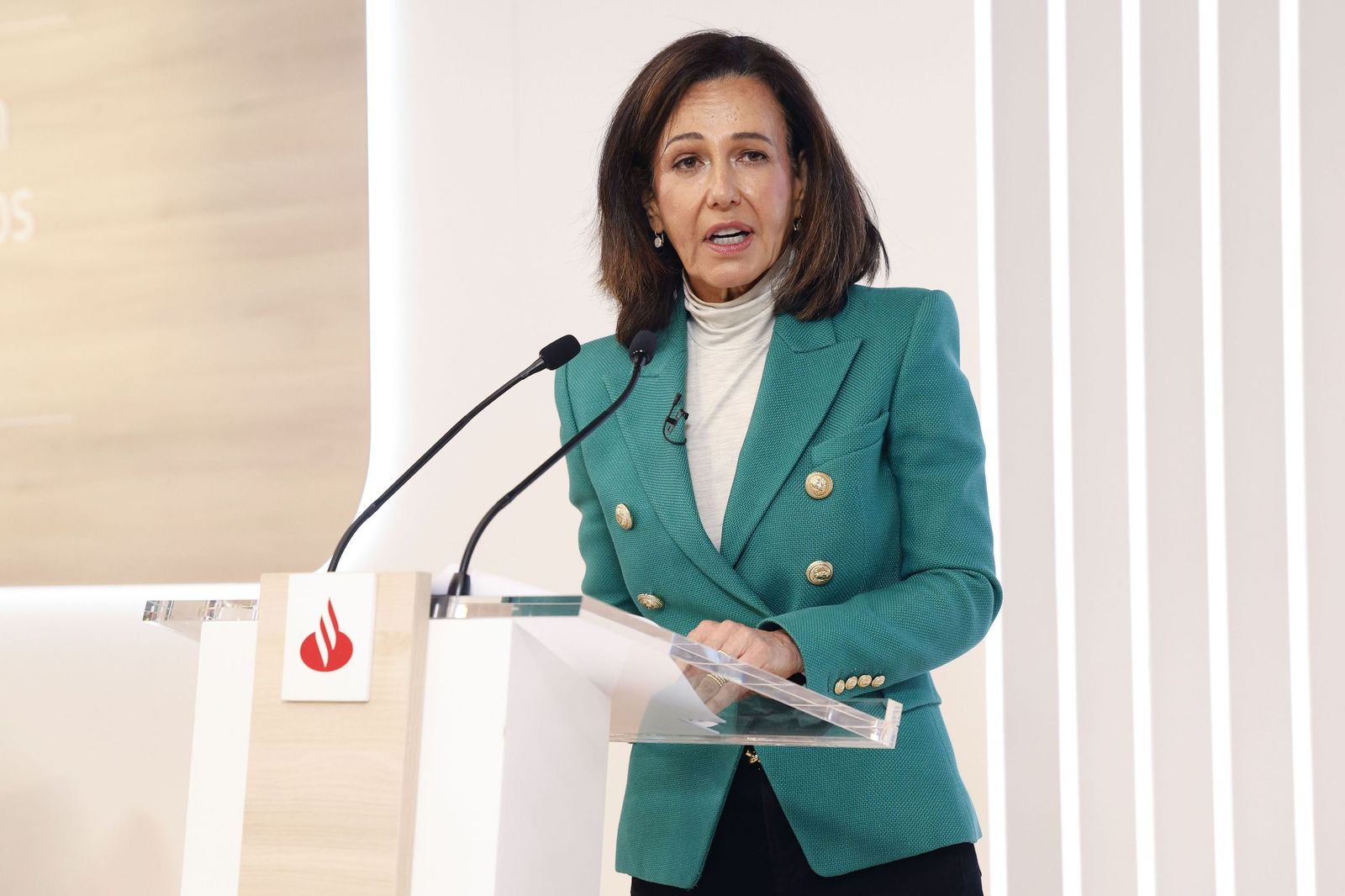 Imagen de archivo de la presidenta del Banco Santander , Ana Botín .