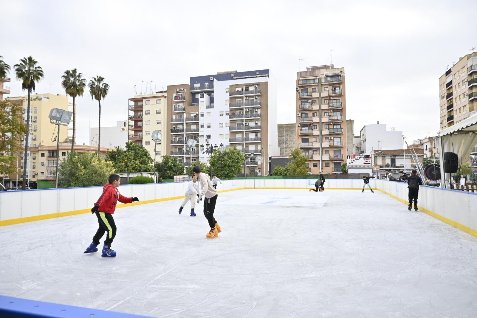 Imágenes de la inauguración de la pista de hielo de Isla Chica