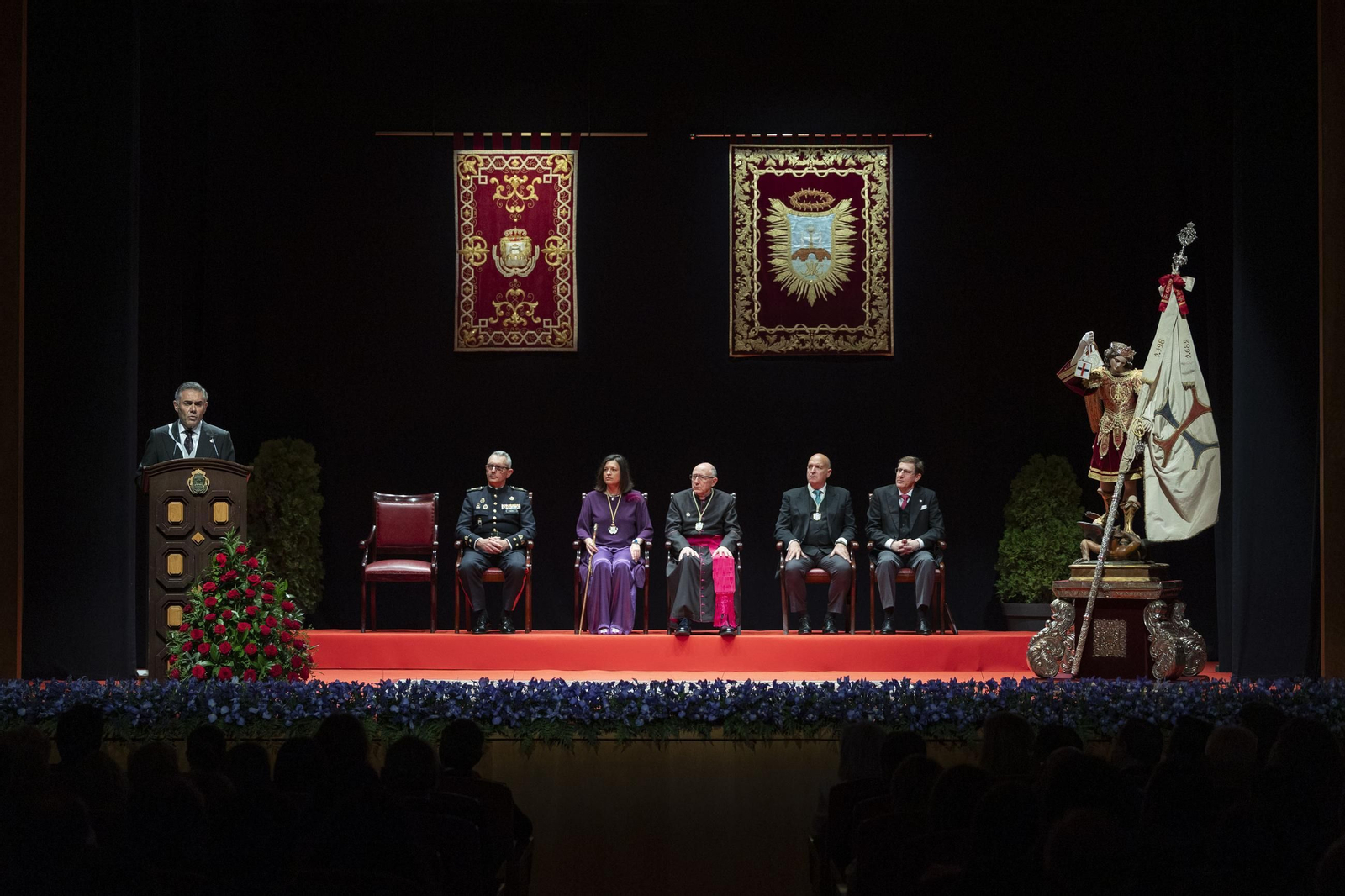 Imágenes del pregón de Semana Santa y besamanos en San Fernando el Domingo de Pasión