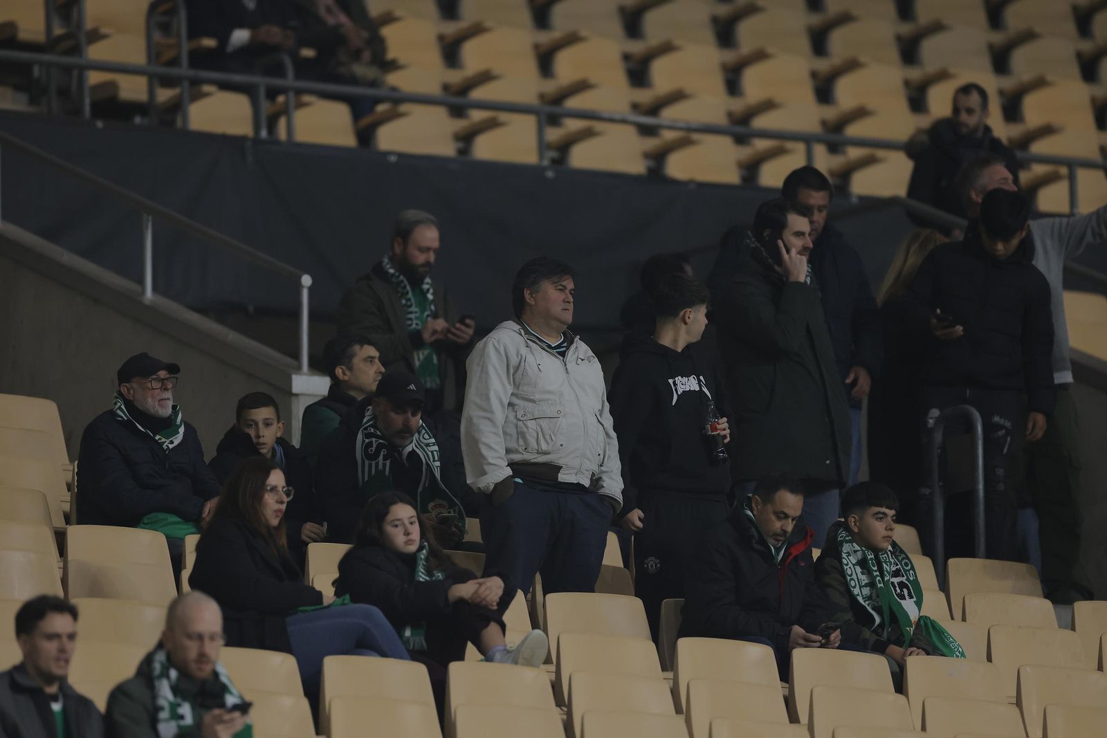 Búscate en las fotos del Betis - Utrecht