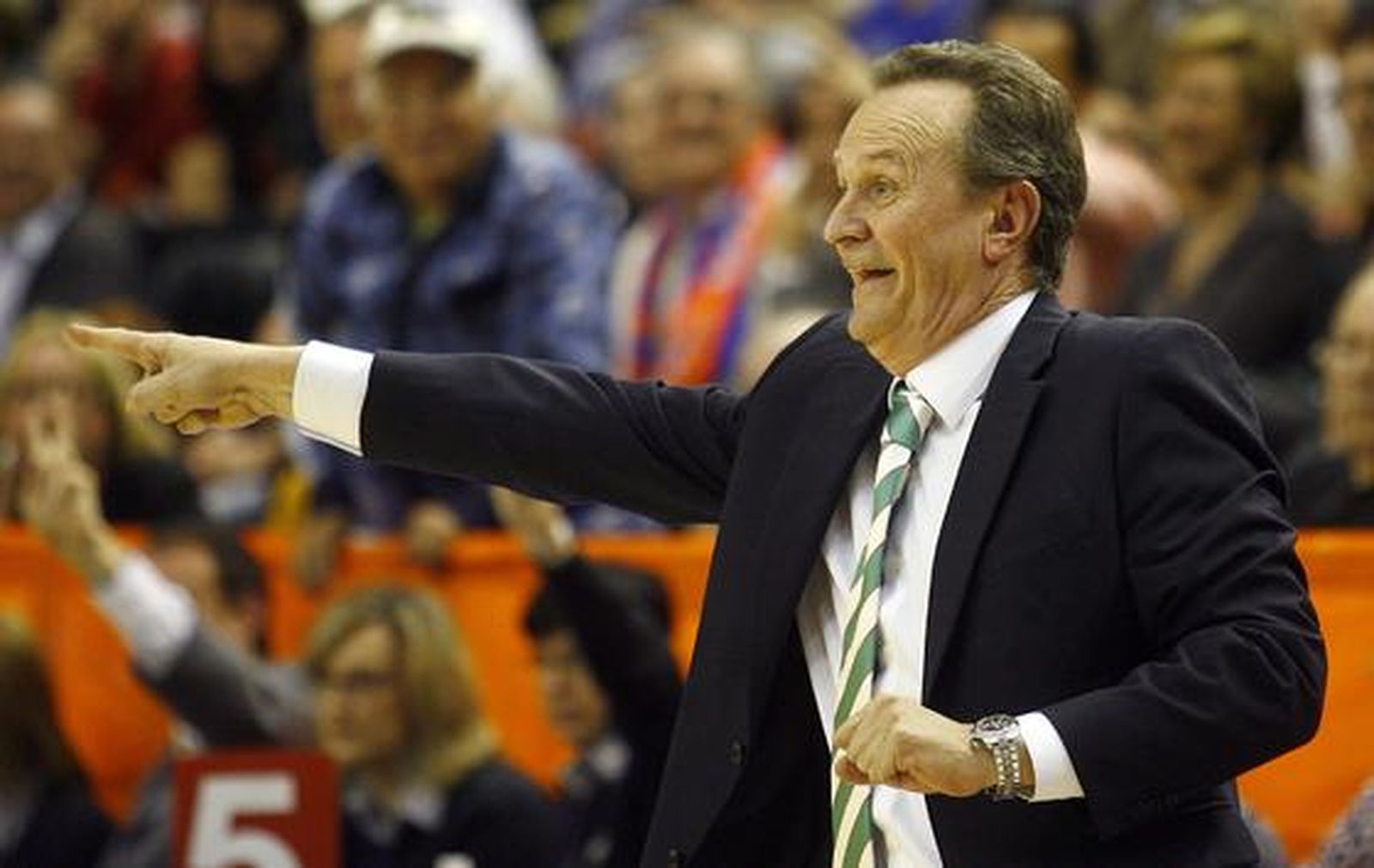 El Unicaja cae ante el Valencia lastrado por una mala primera parte. / LOF