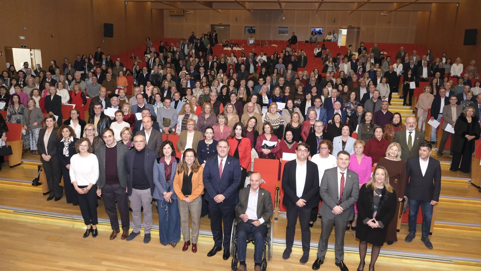 Los maestros docentes jubilados reciben su homenaje en la paraninfo de la UAL