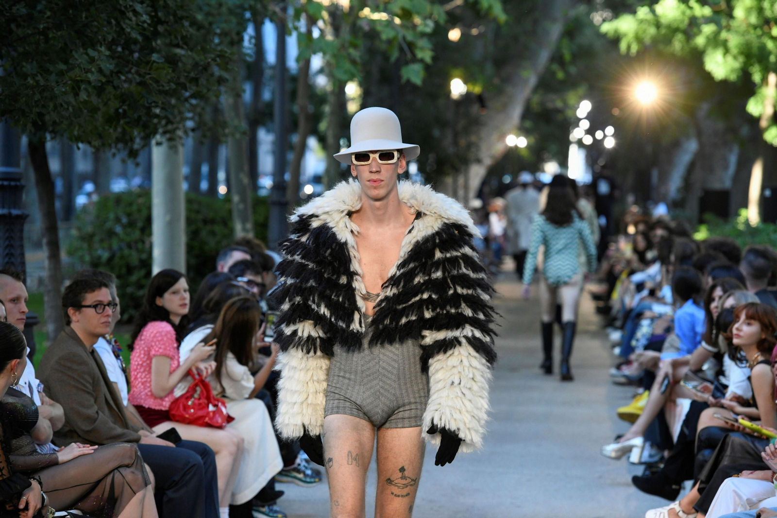 El desfile de Palomo Spain en el Paseo del Prado, en fotografías