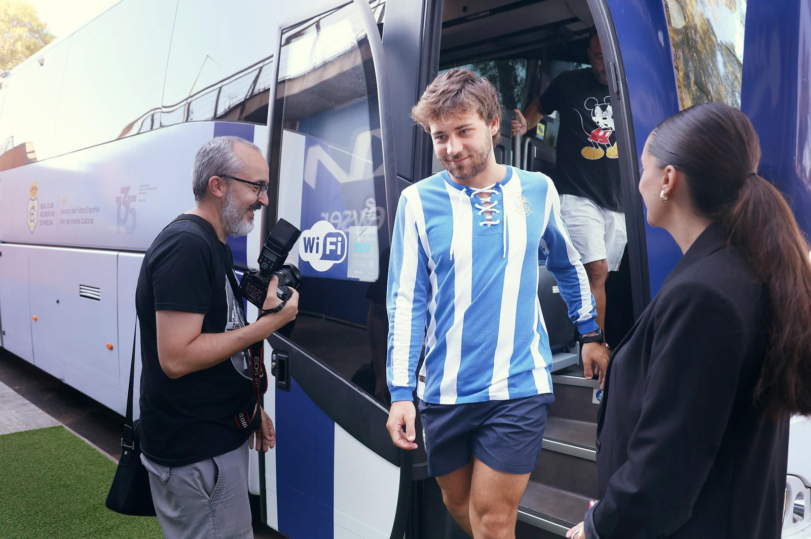 Imágenes del nuevo autobús oficial del Recreativo de Huelva