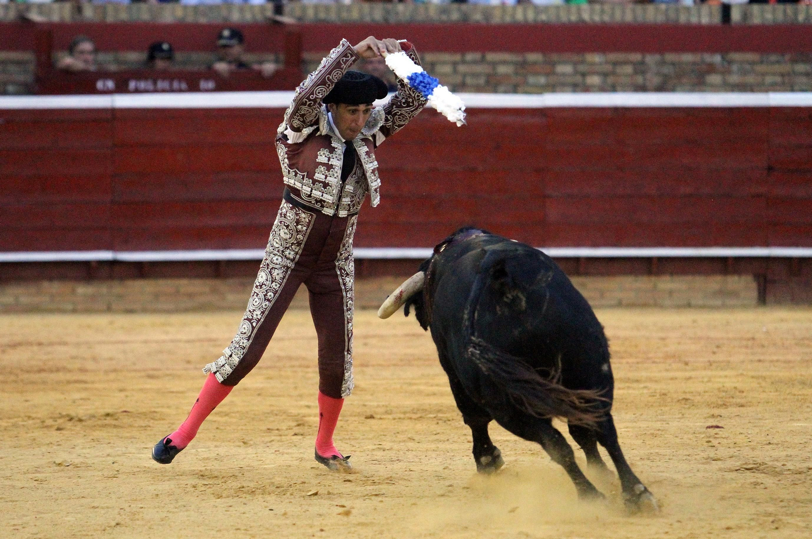 Faena de Emilio Silvera en la novillada de la Plaza de La Merced