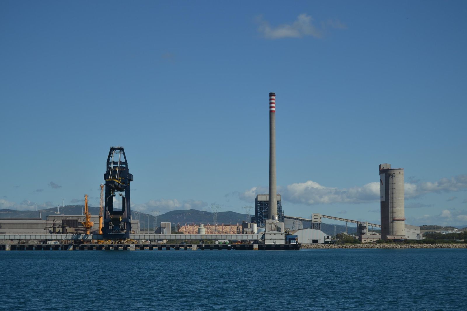 Zona de la desmbocadura del río Guadarranque, en una imagen tomada desde la Bahía de Algeciras.