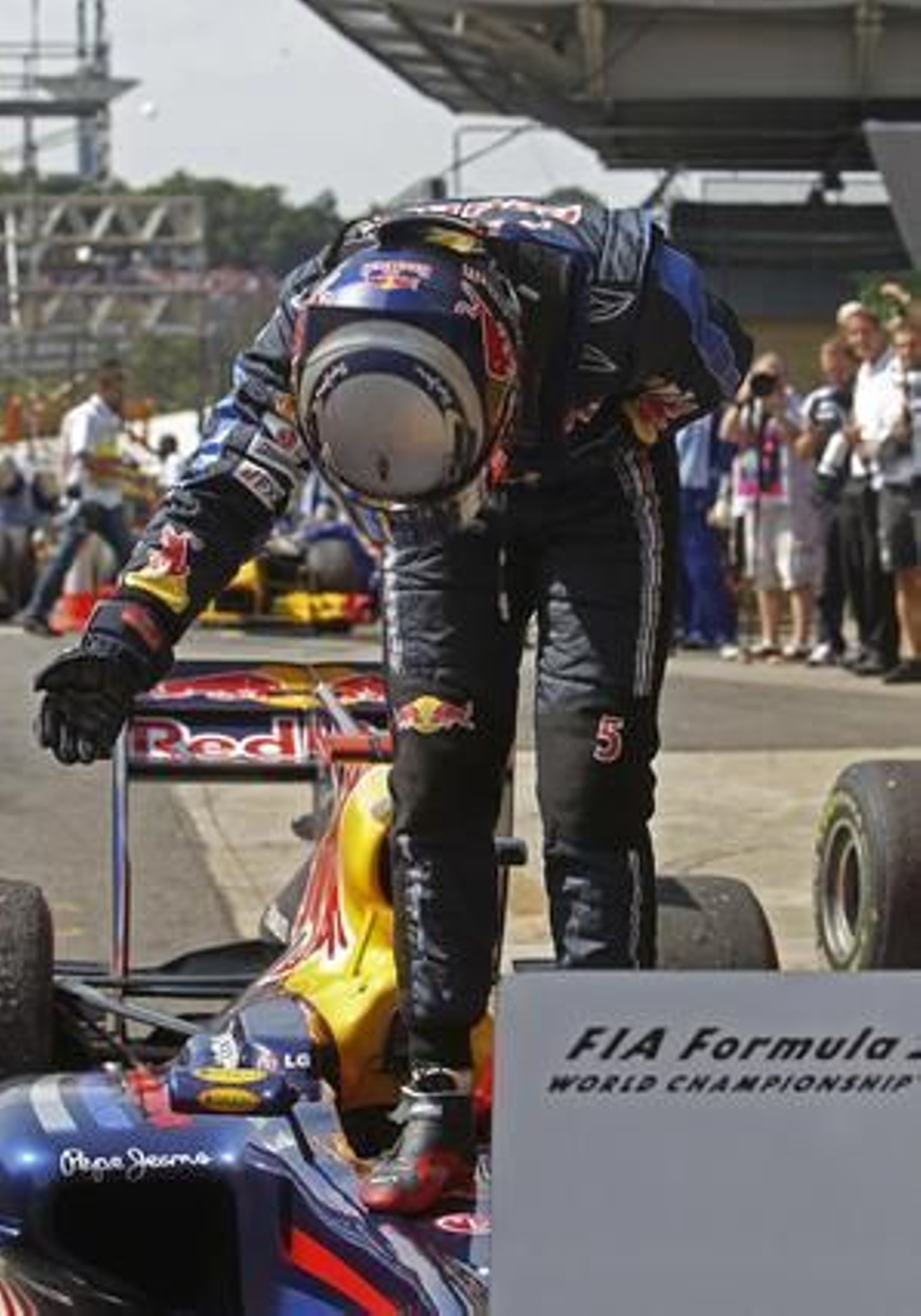 Vettel gana en Interlagos por delante de Webber y Alonso. / Reuters