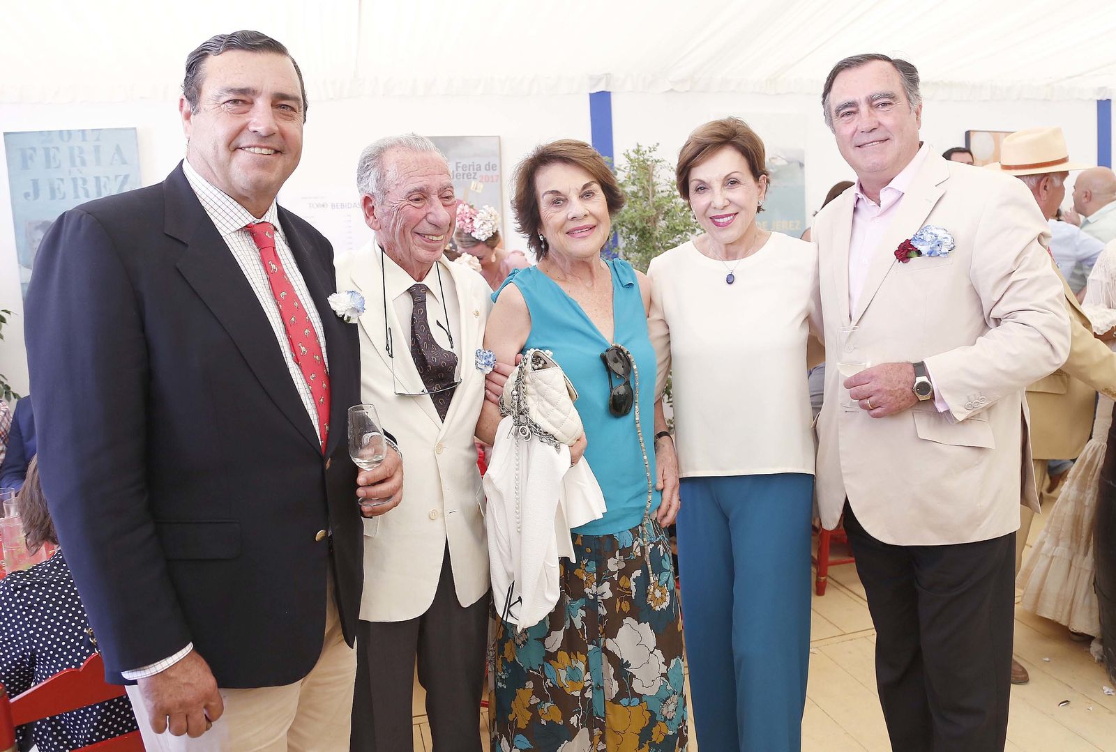 Juan Carlos y José Ramón Estévez con Margarita y Quina Martínez de Salazar y Carmelo Delfín.