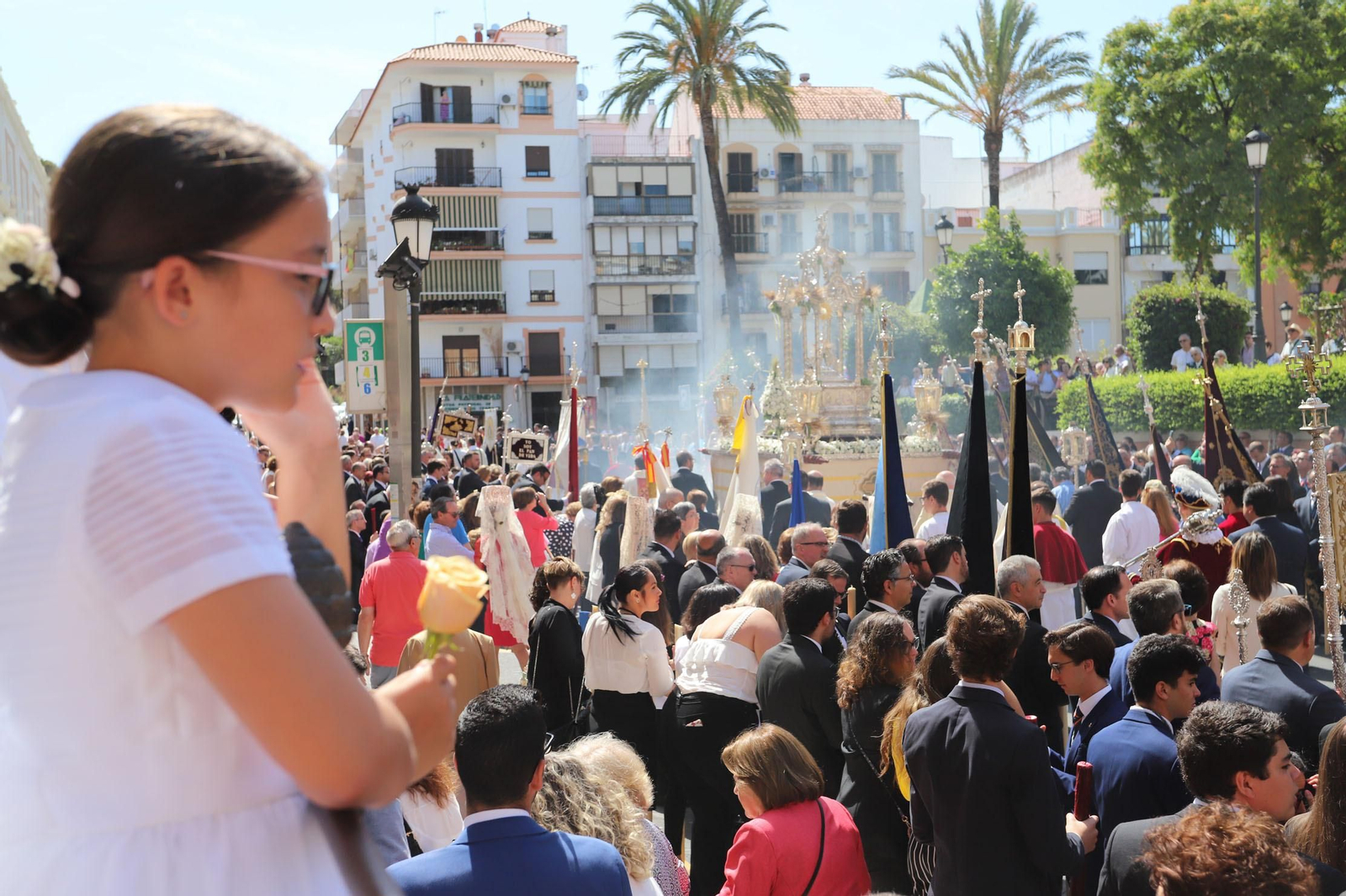 Imágenes del Corpus Christi recorriendo las calles de Huelva