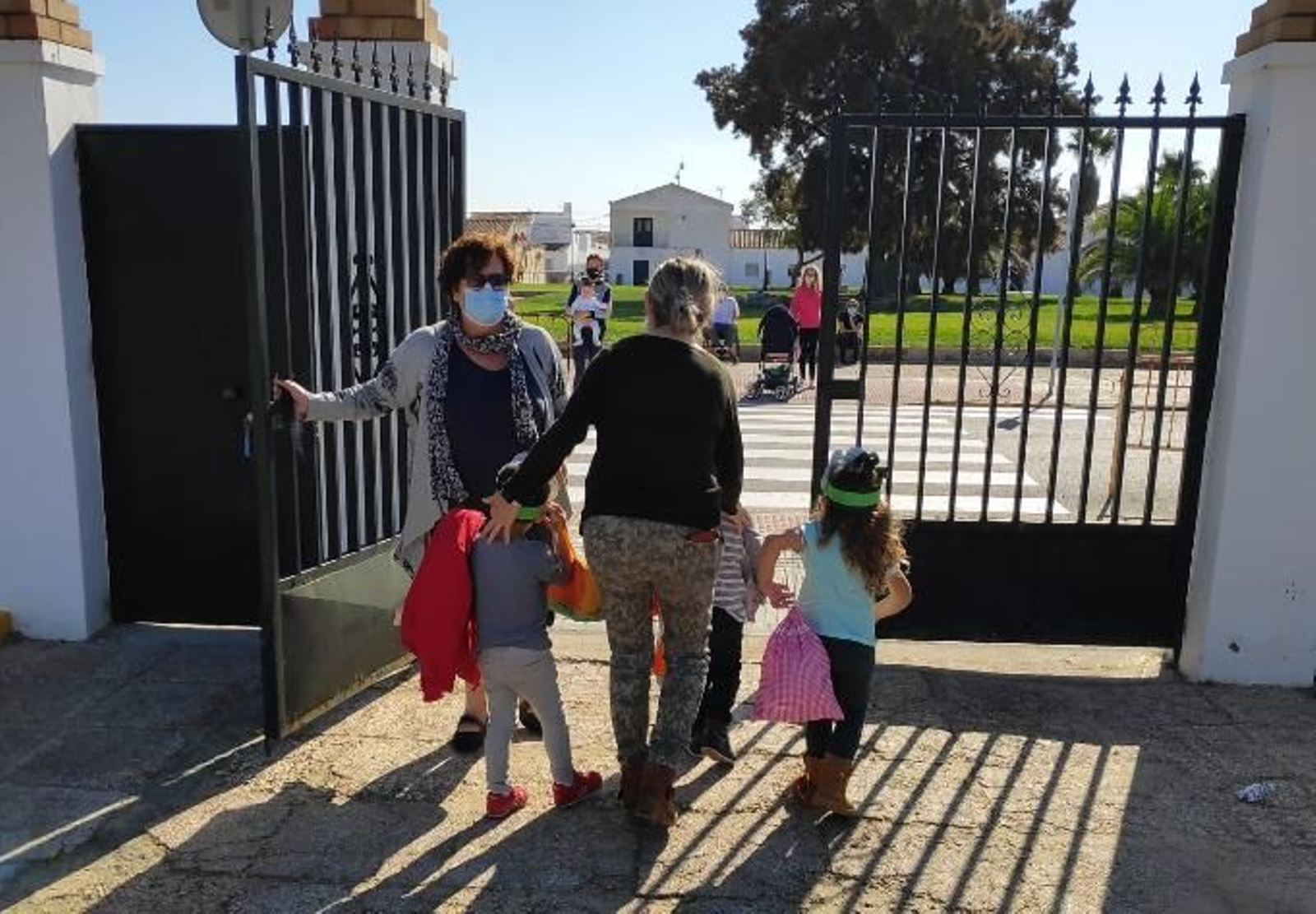 La comunidad educativa del colegio Castillo de Doña Blanca protestará el lunes por la falta de portero mantenedor.