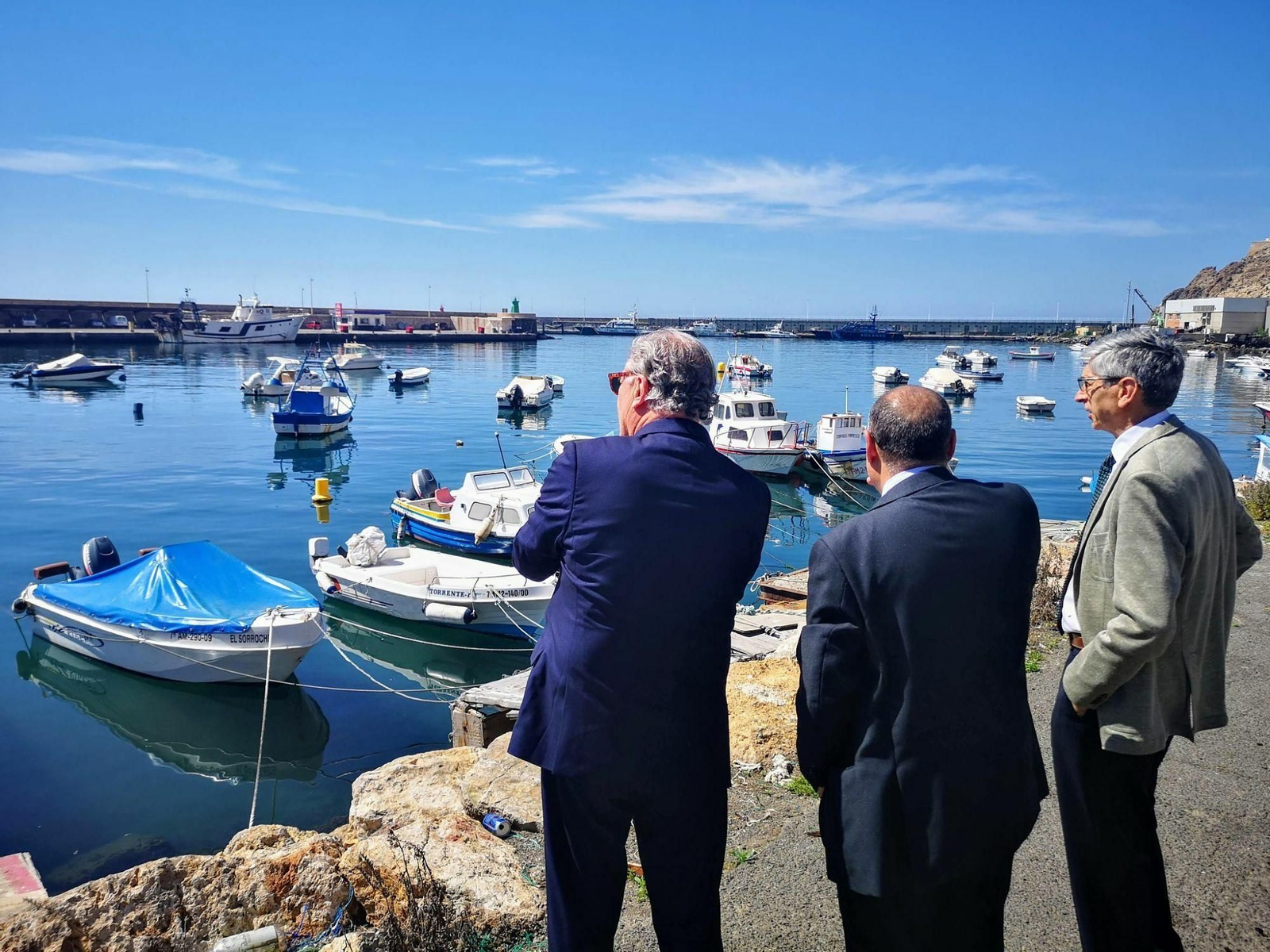 La Autoridad Portuaria ha decidido acometer estas actuaciones a la vista de la falta de infraestructuras que presenta el fondeadero.