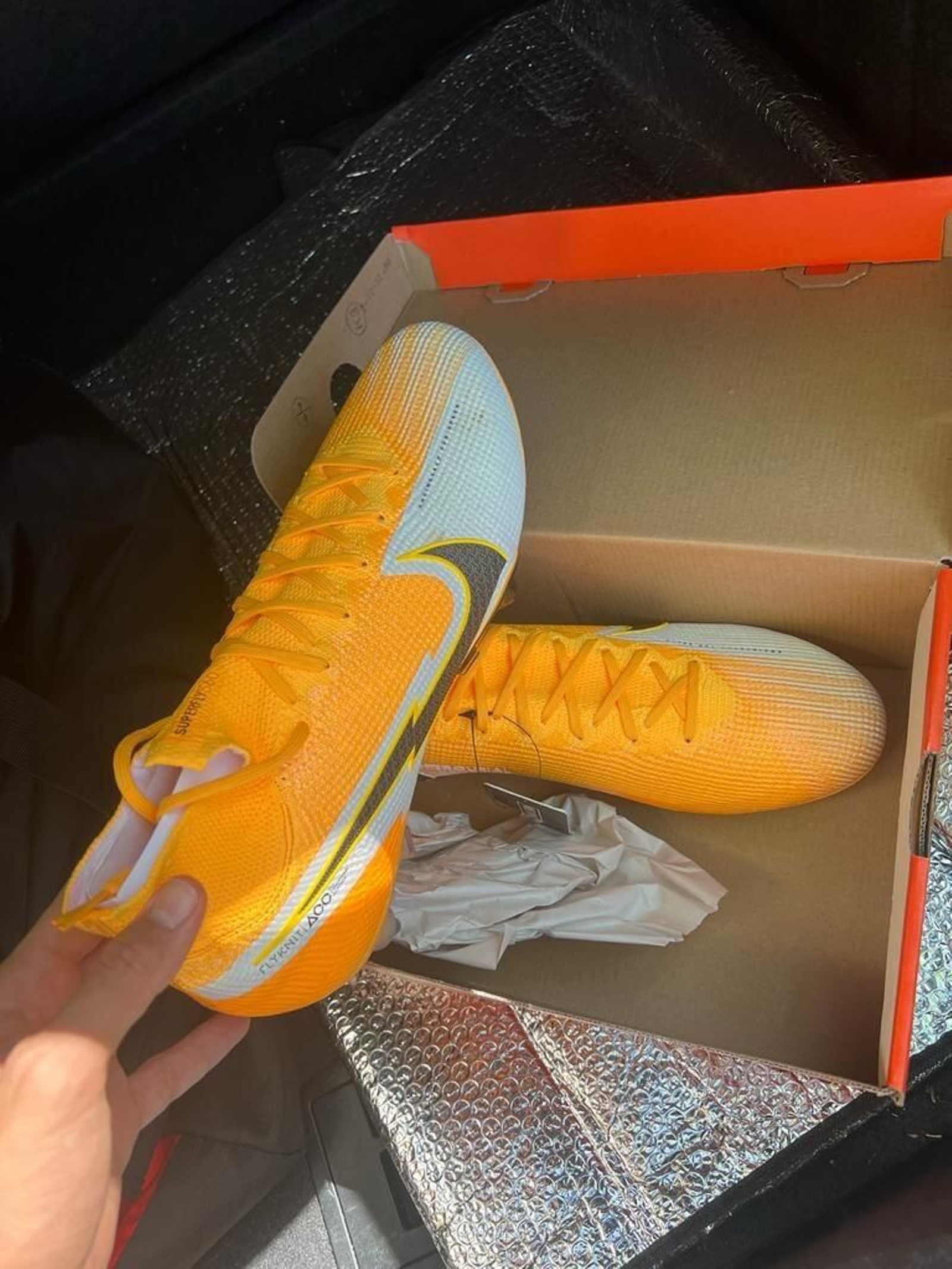 Una de las botas robadas a Mizzian.