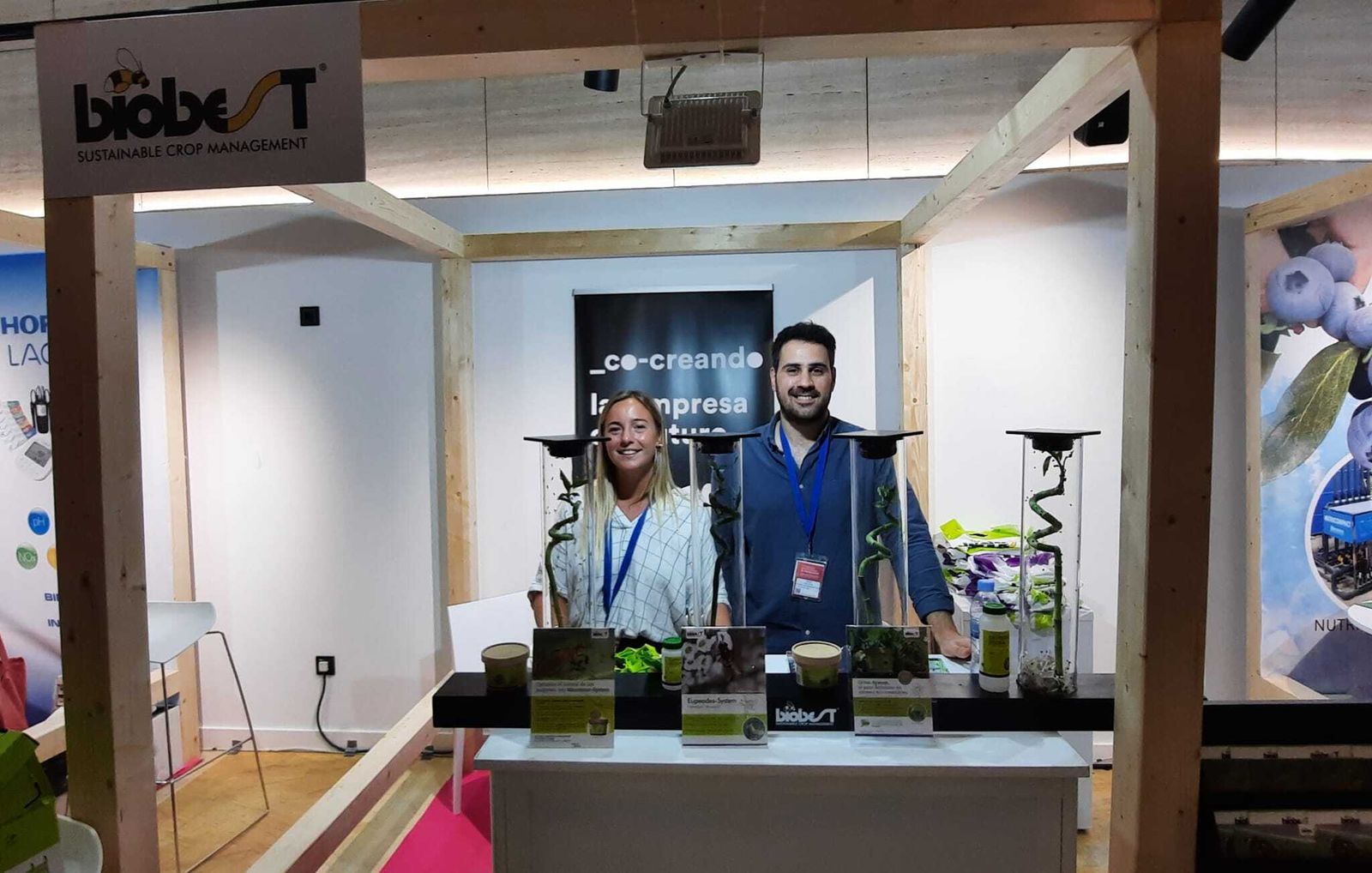 Más de medio centenar de empresas participan en el Congreso de Frutos Rojos